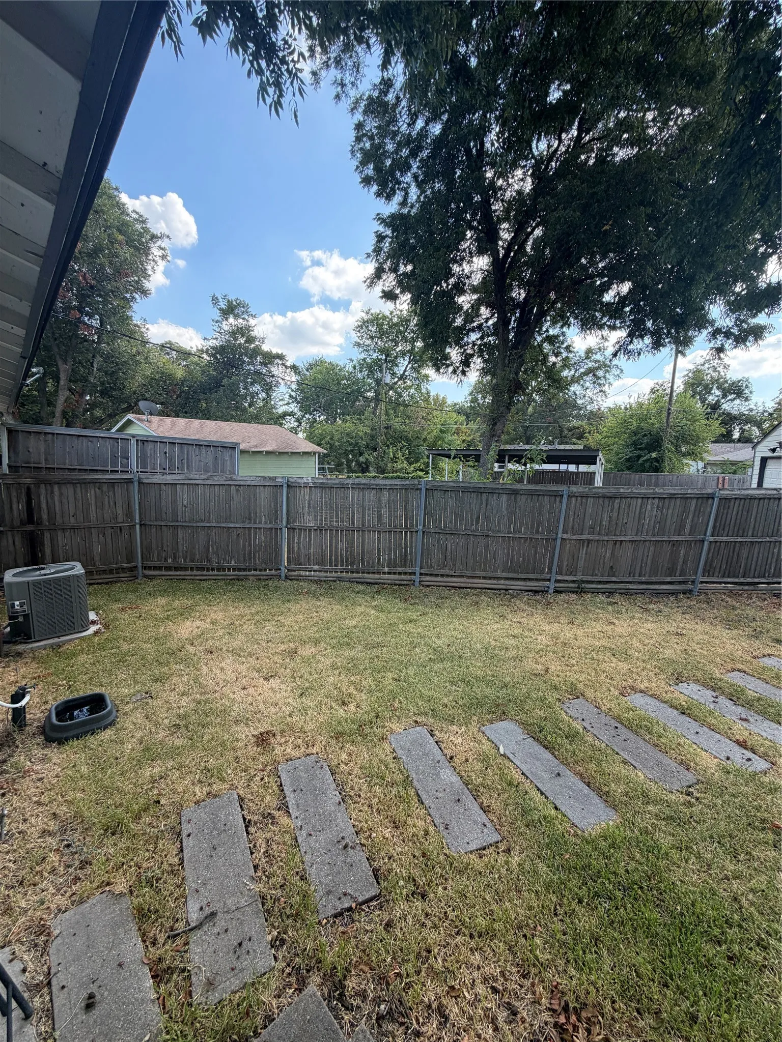 Single Family Residence For Sale in Dallas County , 1324 Dale Drive, Garland, Texas 75041, 3 Bedroom, 1 Bathroom, 3 Garage spaces, 1,008 Sqft, built in 1954, mls#21388445, Real Estate Agent in Garland, Homes For Sale in Dallas county, Homes For Sale in Garland, Realtor in Garland Texas, Real Estate Brokerage Independent Realty Texas, Luminita Cordes Realtor