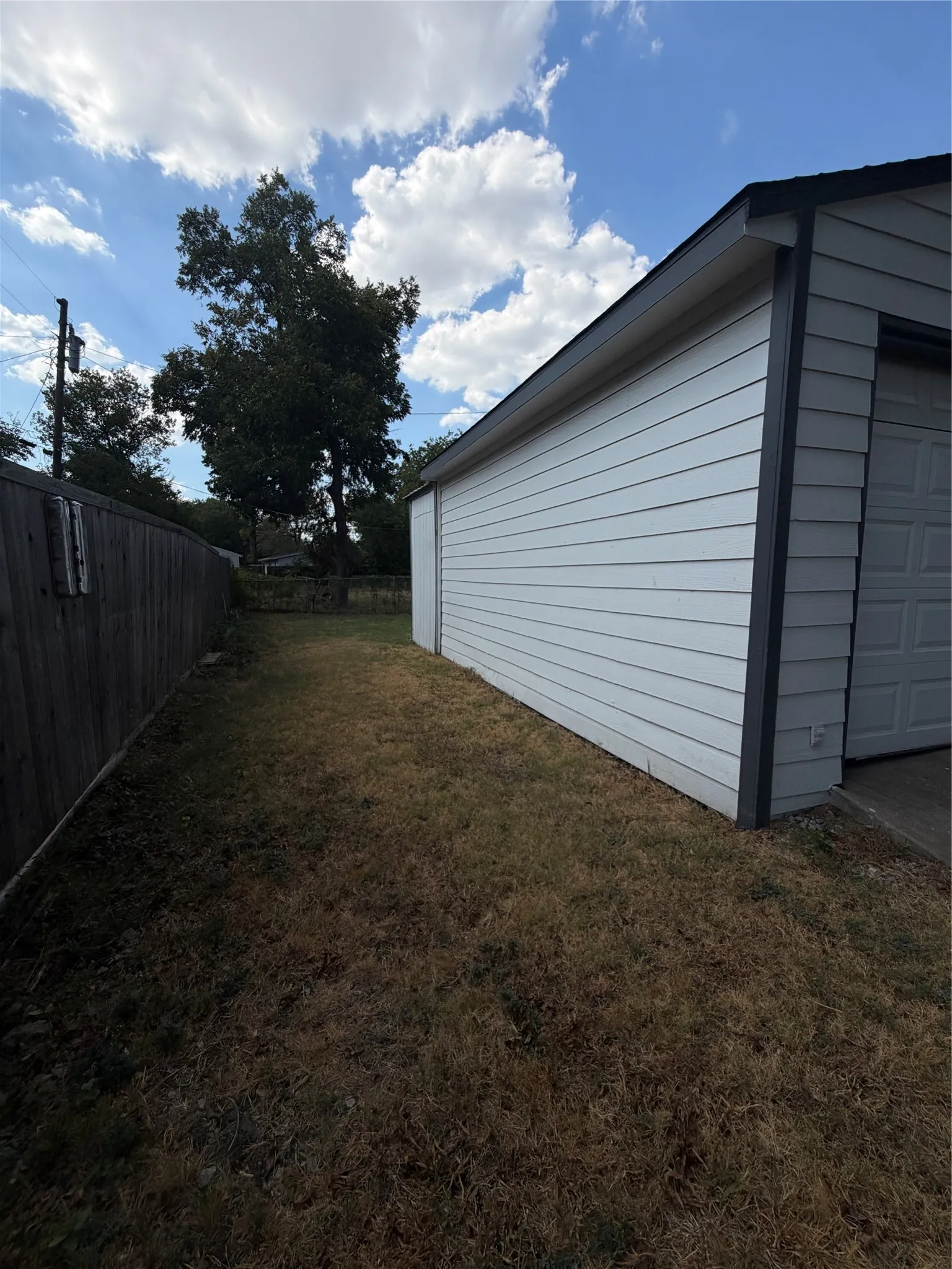 Single Family Residence For Sale in Dallas County , 1324 Dale Drive, Garland, Texas 75041, 3 Bedroom, 1 Bathroom, 3 Garage spaces, 1,008 Sqft, built in 1954, mls#21388445, Real Estate Agent in Garland, Homes For Sale in Dallas county, Homes For Sale in Garland, Realtor in Garland Texas, Real Estate Brokerage Independent Realty Texas, Luminita Cordes Realtor