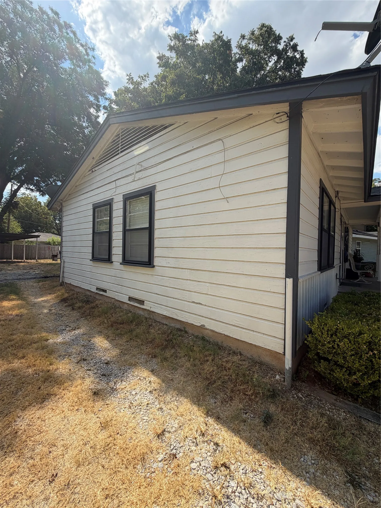 Single Family Residence For Sale in Dallas County , 1324 Dale Drive, Garland, Texas 75041, 3 Bedroom, 1 Bathroom, 3 Garage spaces, 1,008 Sqft, built in 1954, mls#21388445, Real Estate Agent in Garland, Homes For Sale in Dallas county, Homes For Sale in Garland, Realtor in Garland Texas, Real Estate Brokerage Independent Realty Texas, Luminita Cordes Realtor