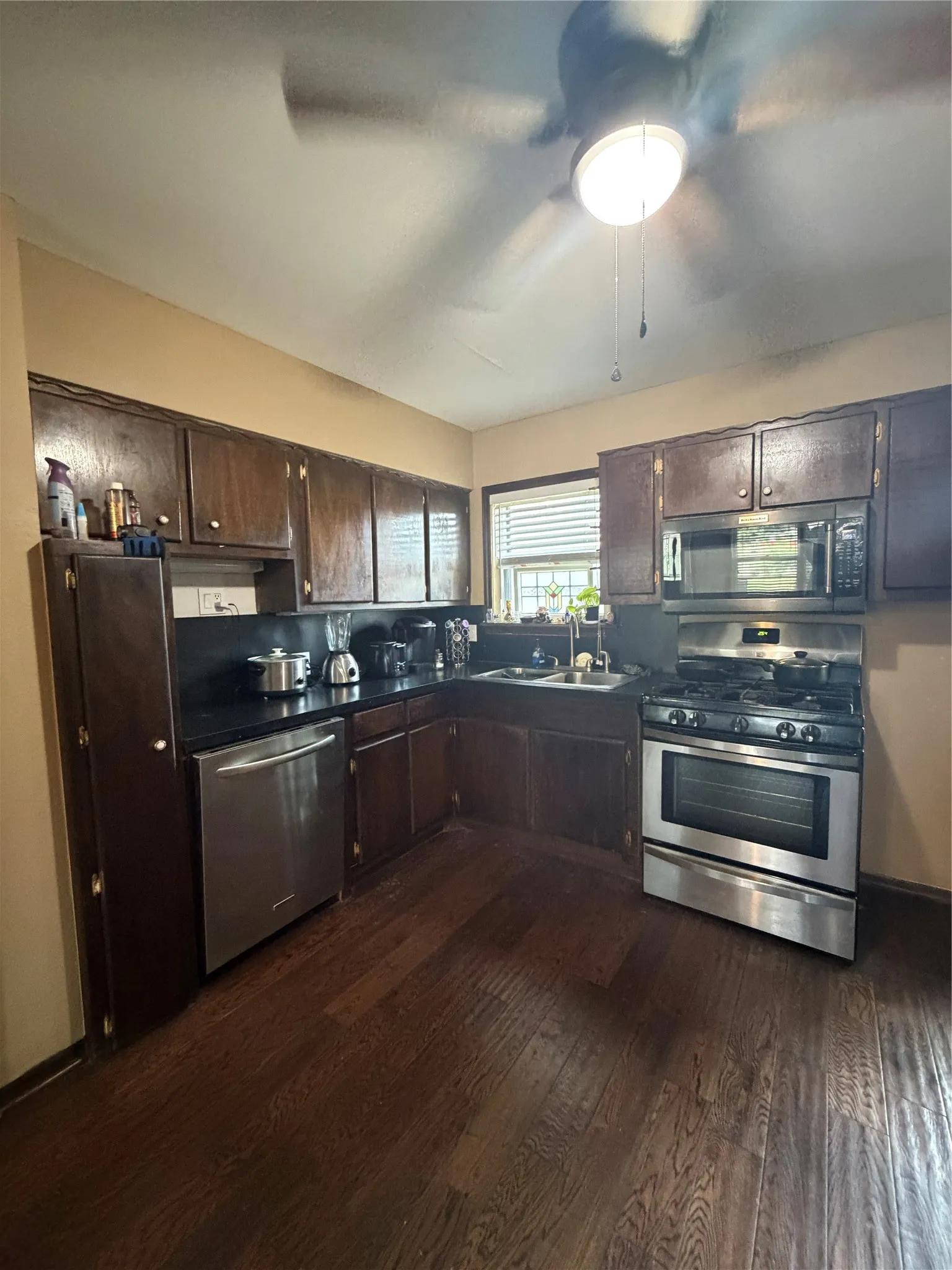 Single Family Residence For Sale in Dallas County , 1324 Dale Drive, Garland, Texas 75041, 3 Bedroom, 1 Bathroom, 3 Garage spaces, 1,008 Sqft, built in 1954, mls#21388445, Real Estate Agent in Garland, Homes For Sale in Dallas county, Homes For Sale in Garland, Realtor in Garland Texas, Real Estate Brokerage Independent Realty Texas, Luminita Cordes Realtor