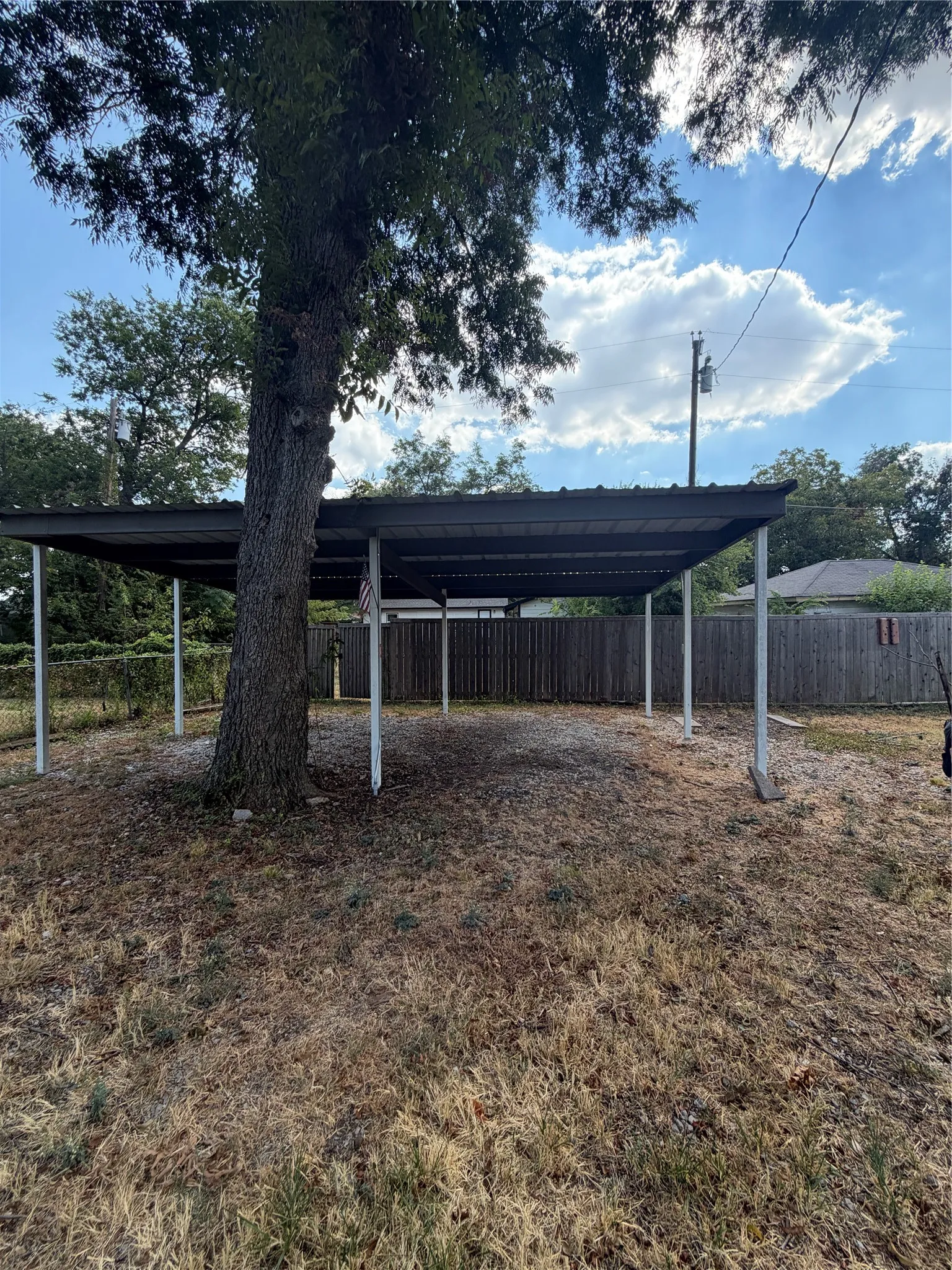 Single Family Residence For Sale in Dallas County , 1324 Dale Drive, Garland, Texas 75041, 3 Bedroom, 1 Bathroom, 3 Garage spaces, 1,008 Sqft, built in 1954, mls#21388445, Real Estate Agent in Garland, Homes For Sale in Dallas county, Homes For Sale in Garland, Realtor in Garland Texas, Real Estate Brokerage Independent Realty Texas, Luminita Cordes Realtor