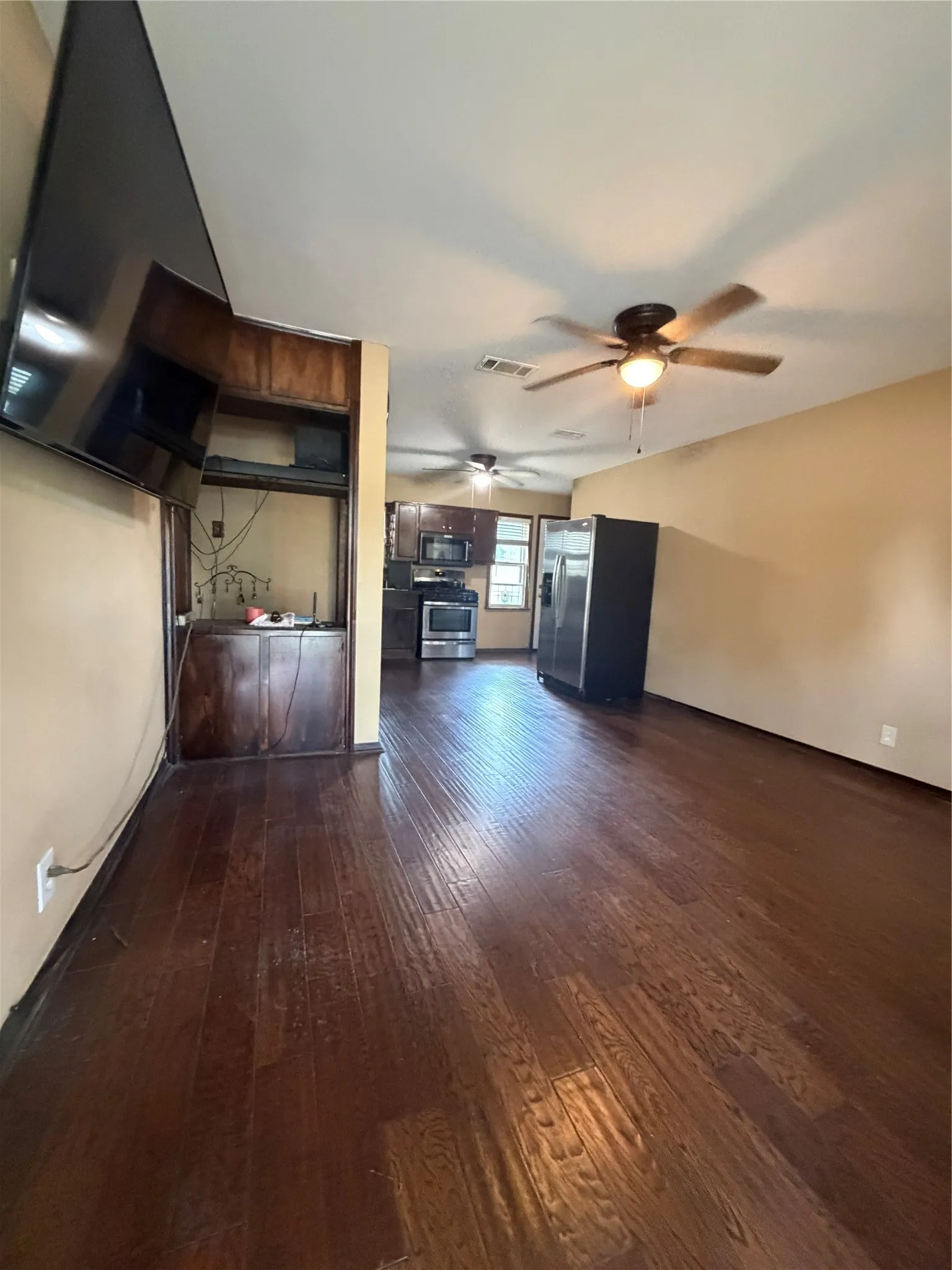 Single Family Residence For Sale in Dallas County , 1324 Dale Drive, Garland, Texas 75041, 3 Bedroom, 1 Bathroom, 3 Garage spaces, 1,008 Sqft, built in 1954, mls#21388445, Real Estate Agent in Garland, Homes For Sale in Dallas county, Homes For Sale in Garland, Realtor in Garland Texas, Real Estate Brokerage Independent Realty Texas, Luminita Cordes Realtor