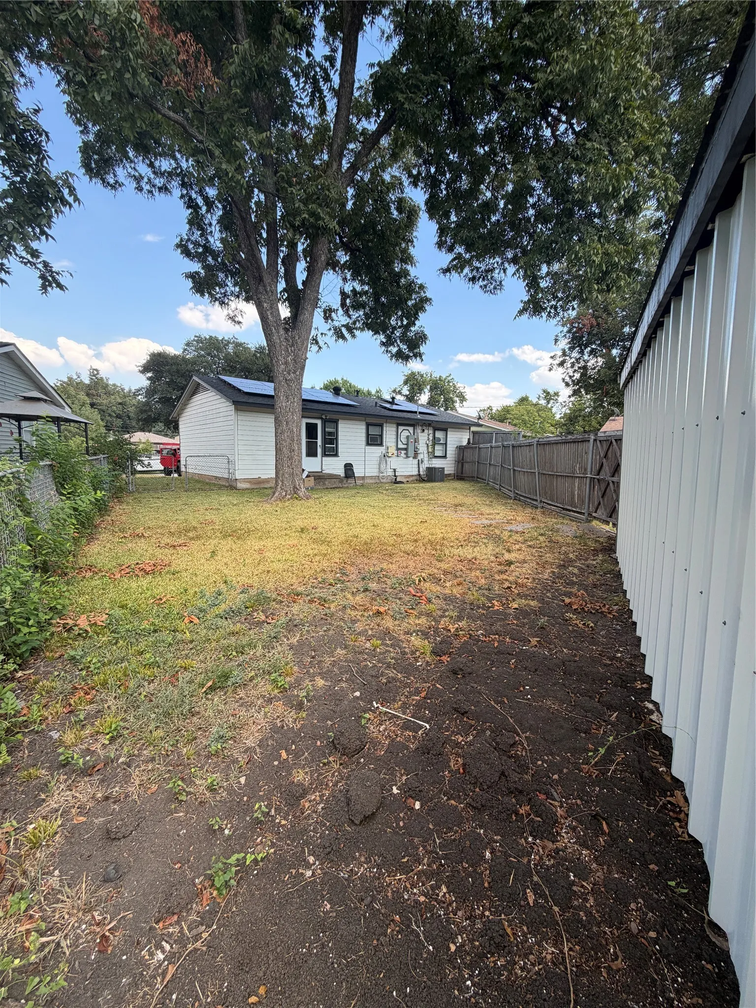 Single Family Residence For Sale in Dallas County , 1324 Dale Drive, Garland, Texas 75041, 3 Bedroom, 1 Bathroom, 3 Garage spaces, 1,008 Sqft, built in 1954, mls#21388445, Real Estate Agent in Garland, Homes For Sale in Dallas county, Homes For Sale in Garland, Realtor in Garland Texas, Real Estate Brokerage Independent Realty Texas, Luminita Cordes Realtor