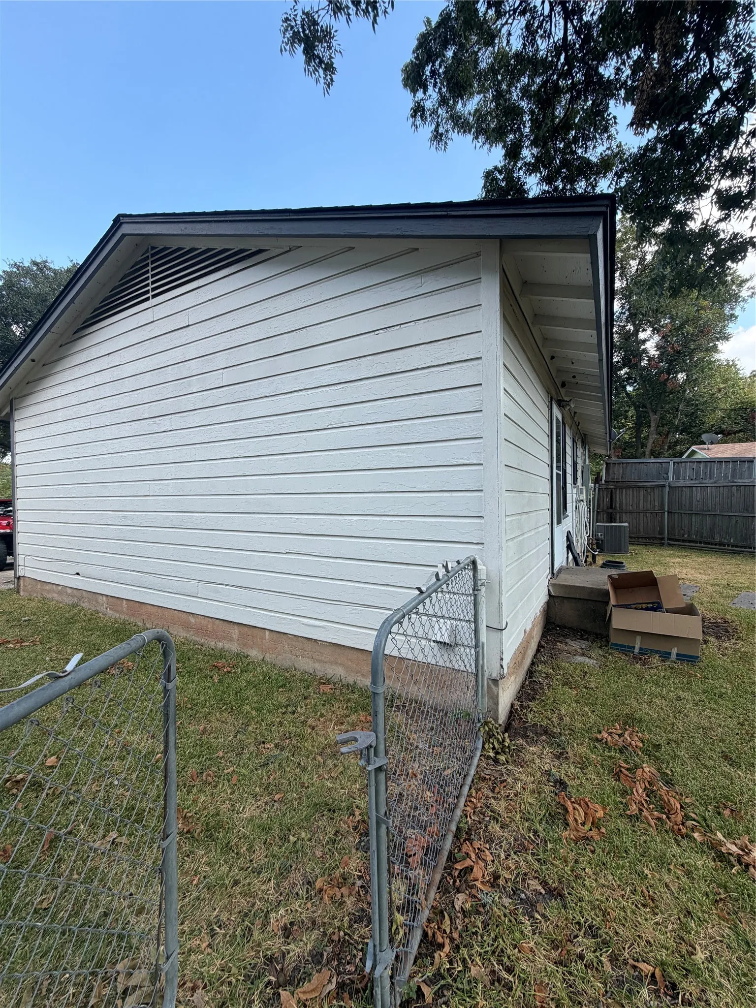 Single Family Residence For Sale in Dallas County , 1324 Dale Drive, Garland, Texas 75041, 3 Bedroom, 1 Bathroom, 3 Garage spaces, 1,008 Sqft, built in 1954, mls#21388445, Real Estate Agent in Garland, Homes For Sale in Dallas county, Homes For Sale in Garland, Realtor in Garland Texas, Real Estate Brokerage Independent Realty Texas, Luminita Cordes Realtor