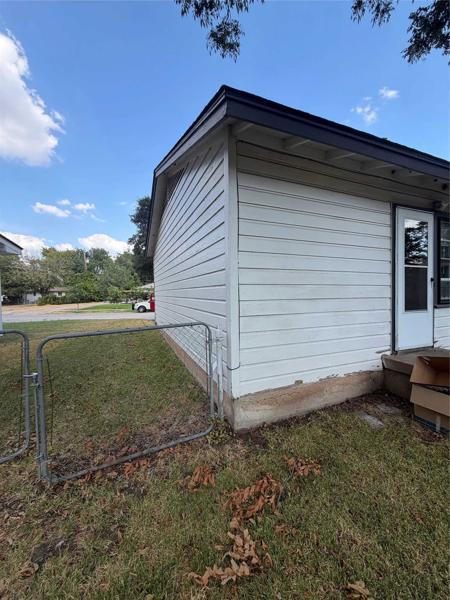 Single Family Residence For Sale in Dallas County , 1324 Dale Drive, Garland, Texas 75041, 3 Bedroom, 1 Bathroom, 3 Garage spaces, 1,008 Sqft, built in 1954, mls#21388445, Real Estate Agent in Garland, Homes For Sale in Dallas county, Homes For Sale in Garland, Realtor in Garland Texas, Real Estate Brokerage Independent Realty Texas, Luminita Cordes Realtor