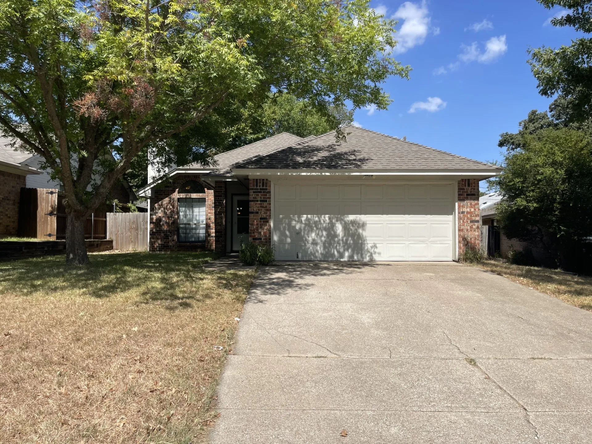 Single Family Residence For Rent in Tarrant County , 5737 STERLING GREEN Trail, Arlington, Texas 76017, 3 Bedroom, 2 Bathroom, 2 Garage spaces, 1,316 Sqft, built in 1986, mls#21388449, Real Estate Agent in Arlington, Homes For Rent in Tarrant county, Homes For Rent in Arlington, Realtor in Arlington Texas, Real Estate Brokerage Independent Realty Texas, Luminita Cordes Realtor