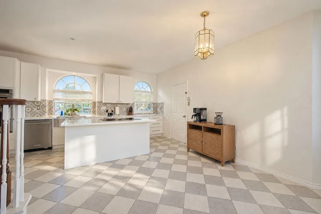 Single Family Residence For Sale in Denton County , 1524 Santa Fe Trail, Carrollton, Texas 75007, 4 Bedroom, 4 Bathroom, 2 Garage spaces, 2,856 Sqft, built in 1993, mls#21384114, Real Estate Agent in Carrollton, Homes For Sale in Denton county, Homes For Sale in Carrollton, Realtor in Carrollton Texas, Real Estate Brokerage Independent Realty Texas, Luminita Cordes Realtor