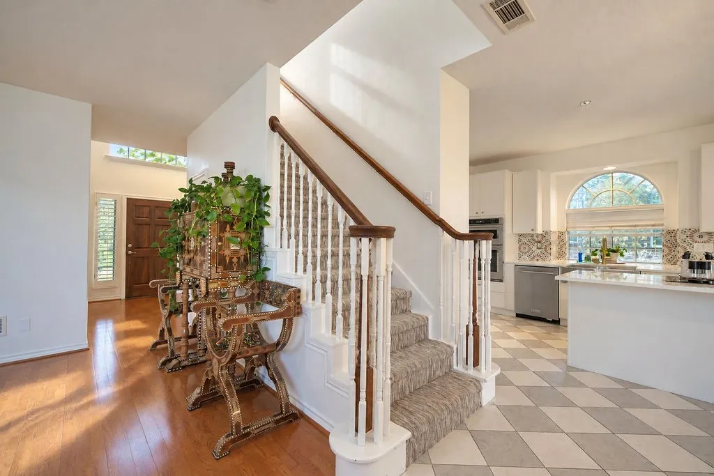Single Family Residence For Sale in Denton County , 1524 Santa Fe Trail, Carrollton, Texas 75007, 4 Bedroom, 4 Bathroom, 2 Garage spaces, 2,856 Sqft, built in 1993, mls#21384114, Real Estate Agent in Carrollton, Homes For Sale in Denton county, Homes For Sale in Carrollton, Realtor in Carrollton Texas, Real Estate Brokerage Independent Realty Texas, Luminita Cordes Realtor