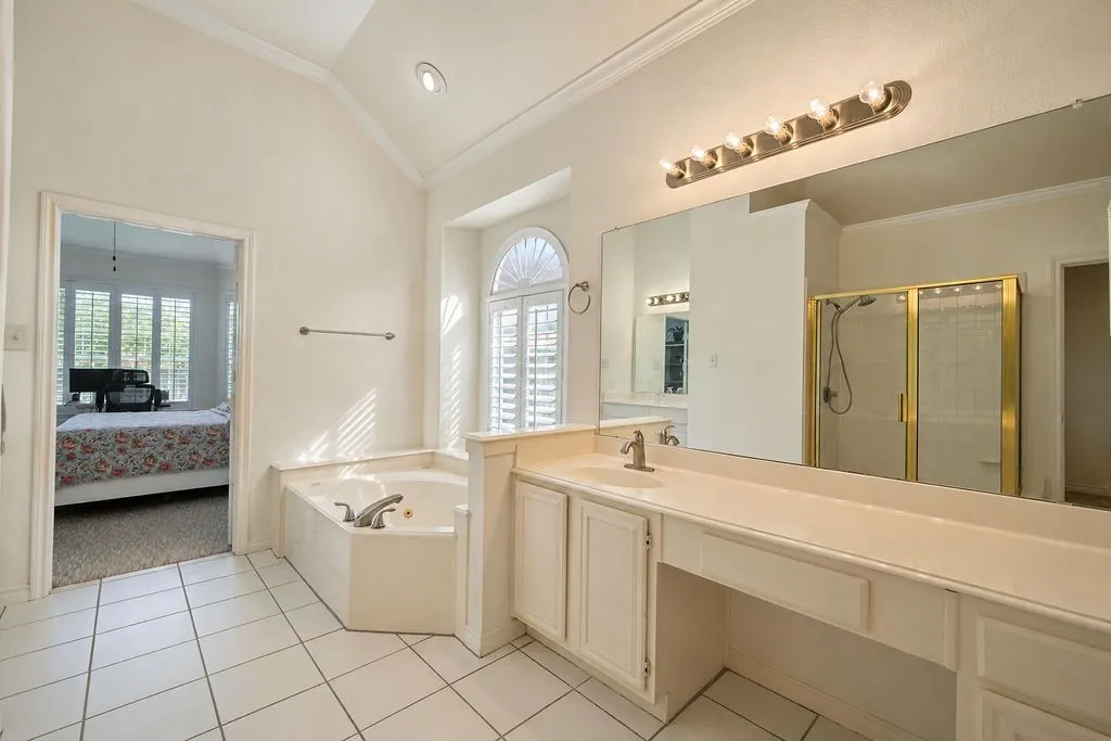 Single Family Residence For Sale in Denton County , 1524 Santa Fe Trail, Carrollton, Texas 75007, 4 Bedroom, 4 Bathroom, 2 Garage spaces, 2,856 Sqft, built in 1993, mls#21384114, Real Estate Agent in Carrollton, Homes For Sale in Denton county, Homes For Sale in Carrollton, Realtor in Carrollton Texas, Real Estate Brokerage Independent Realty Texas, Luminita Cordes Realtor