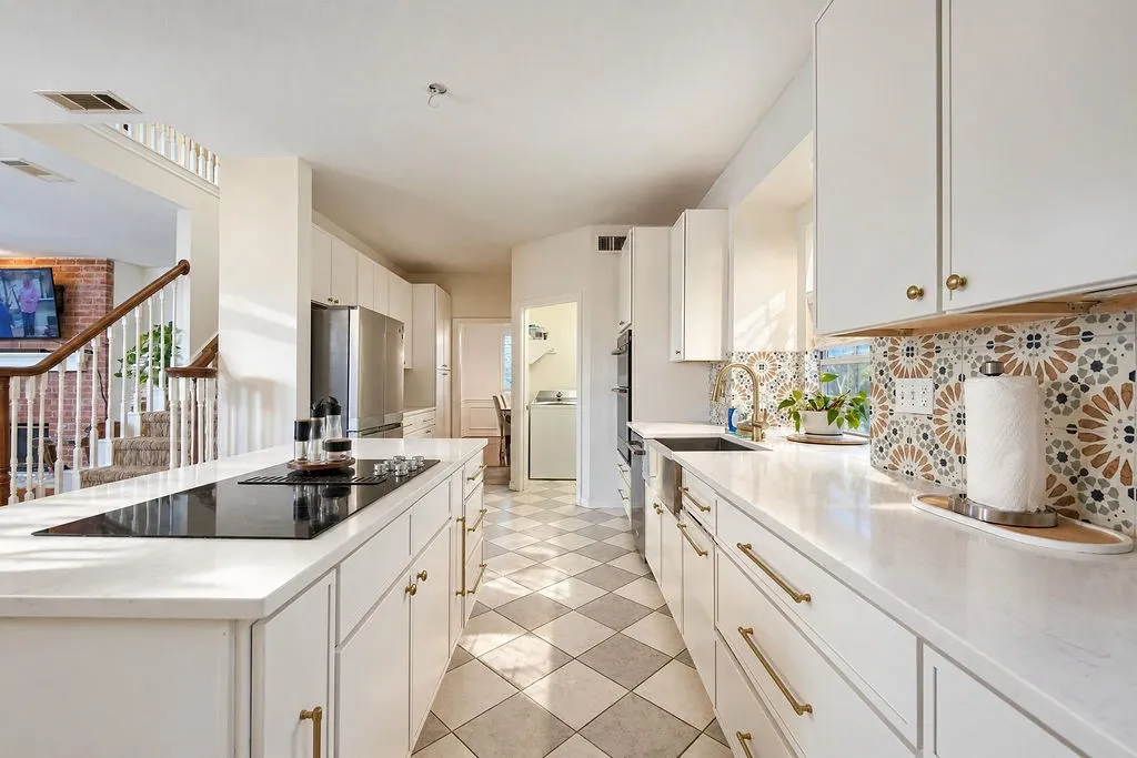 Single Family Residence For Sale in Denton County , 1524 Santa Fe Trail, Carrollton, Texas 75007, 4 Bedroom, 4 Bathroom, 2 Garage spaces, 2,856 Sqft, built in 1993, mls#21384114, Real Estate Agent in Carrollton, Homes For Sale in Denton county, Homes For Sale in Carrollton, Realtor in Carrollton Texas, Real Estate Brokerage Independent Realty Texas, Luminita Cordes Realtor