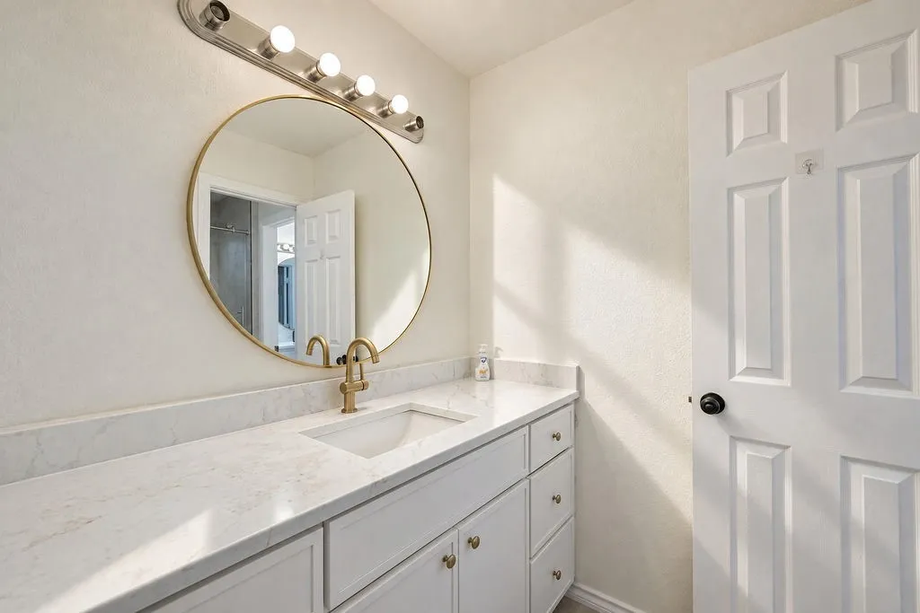 Single Family Residence For Sale in Denton County , 1524 Santa Fe Trail, Carrollton, Texas 75007, 4 Bedroom, 4 Bathroom, 2 Garage spaces, 2,856 Sqft, built in 1993, mls#21384114, Real Estate Agent in Carrollton, Homes For Sale in Denton county, Homes For Sale in Carrollton, Realtor in Carrollton Texas, Real Estate Brokerage Independent Realty Texas, Luminita Cordes Realtor