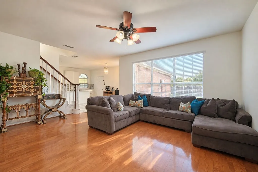 Single Family Residence For Sale in Denton County , 1524 Santa Fe Trail, Carrollton, Texas 75007, 4 Bedroom, 4 Bathroom, 2 Garage spaces, 2,856 Sqft, built in 1993, mls#21384114, Real Estate Agent in Carrollton, Homes For Sale in Denton county, Homes For Sale in Carrollton, Realtor in Carrollton Texas, Real Estate Brokerage Independent Realty Texas, Luminita Cordes Realtor