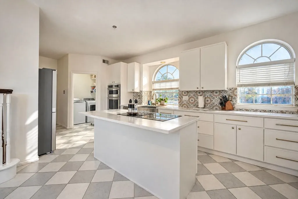 Single Family Residence For Sale in Denton County , 1524 Santa Fe Trail, Carrollton, Texas 75007, 4 Bedroom, 4 Bathroom, 2 Garage spaces, 2,856 Sqft, built in 1993, mls#21384114, Real Estate Agent in Carrollton, Homes For Sale in Denton county, Homes For Sale in Carrollton, Realtor in Carrollton Texas, Real Estate Brokerage Independent Realty Texas, Luminita Cordes Realtor