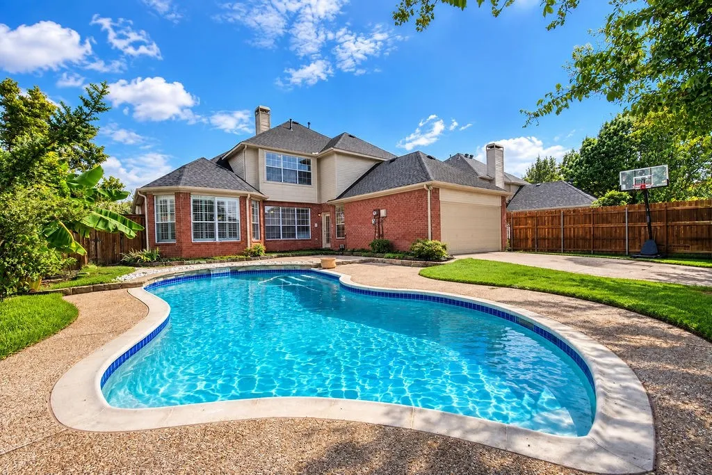 Single Family Residence For Sale in Denton County , 1524 Santa Fe Trail, Carrollton, Texas 75007, 4 Bedroom, 4 Bathroom, 2 Garage spaces, 2,856 Sqft, built in 1993, mls#21384114, Real Estate Agent in Carrollton, Homes For Sale in Denton county, Homes For Sale in Carrollton, Realtor in Carrollton Texas, Real Estate Brokerage Independent Realty Texas, Luminita Cordes Realtor