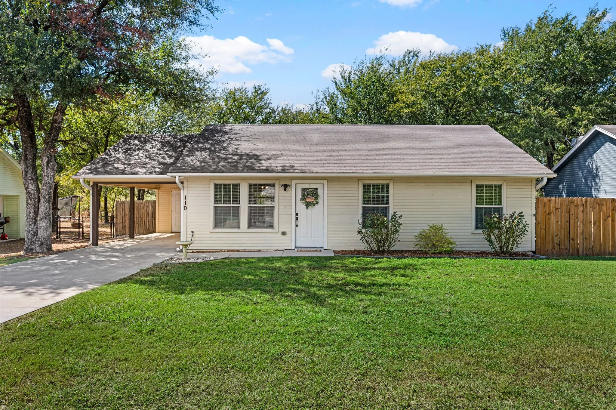 Single Family Residence For Sale in Wise County , 110 Shady Springs Drive, Runaway Bay, Texas 76426, 3 Bedroom, 2 Bathroom, Garage spaces, 1,008 Sqft, built in 2013, mls#21387927, Real Estate Agent in Runaway Bay, Homes For Sale in Wise county, Homes For Sale in Runaway Bay, Realtor in Runaway Bay Texas, Real Estate Brokerage Independent Realty Texas, Luminita Cordes Realtor