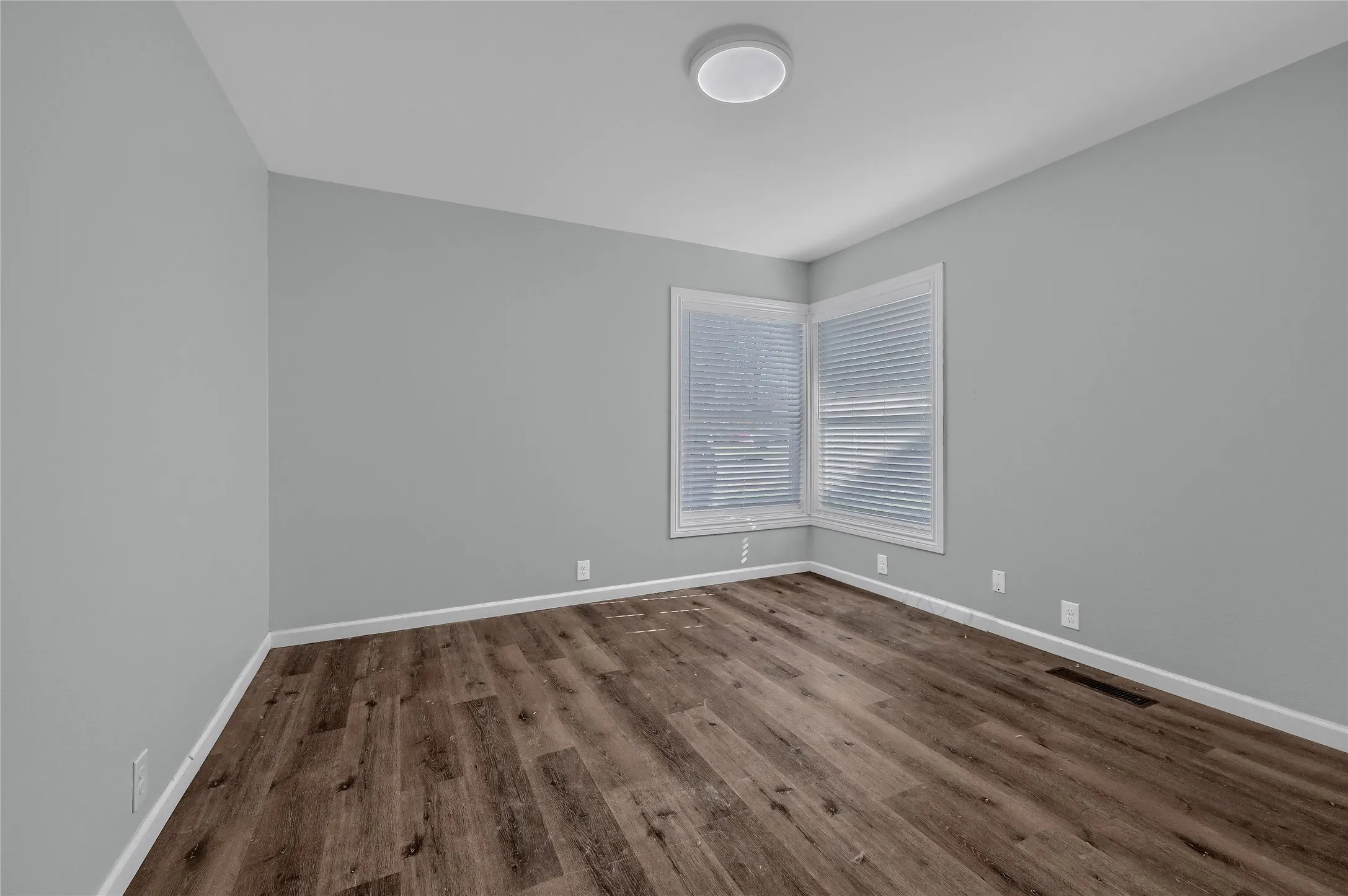 Spare room with dark hardwood / wood-style floors