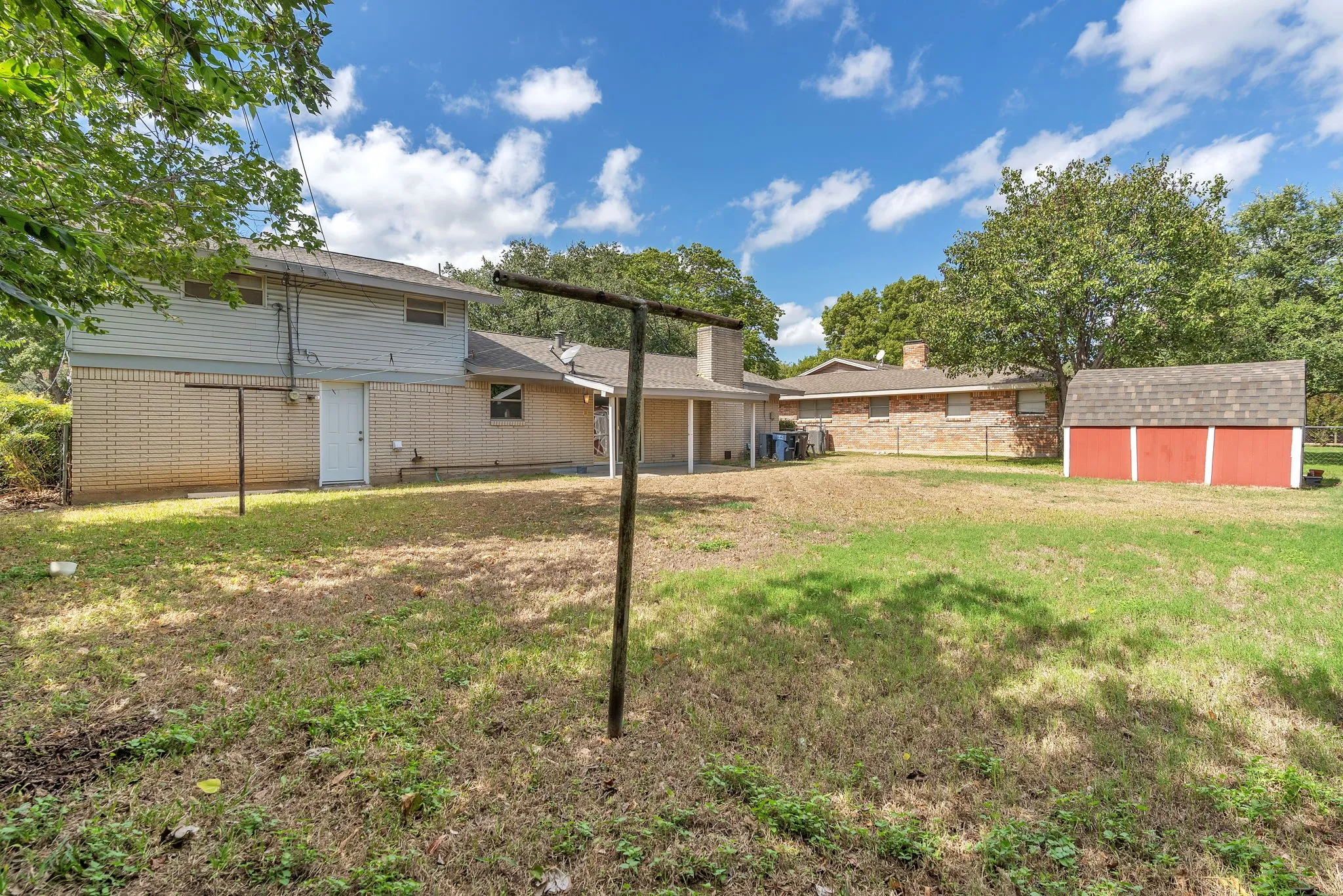 Single Family Residence For Sale in Tarrant County , 5629 Woodway, Fort Worth, Texas 76133, 3 Bedroom, 2 Bathroom, 2 Garage spaces, 1,826 Sqft, built in 1964, mls#21388371, Real Estate Agent in Fort Worth, Homes For Sale in Tarrant county, Homes For Sale in Fort Worth, Realtor in Fort Worth Texas, Real Estate Brokerage Independent Realty Texas, Luminita Cordes Realtor