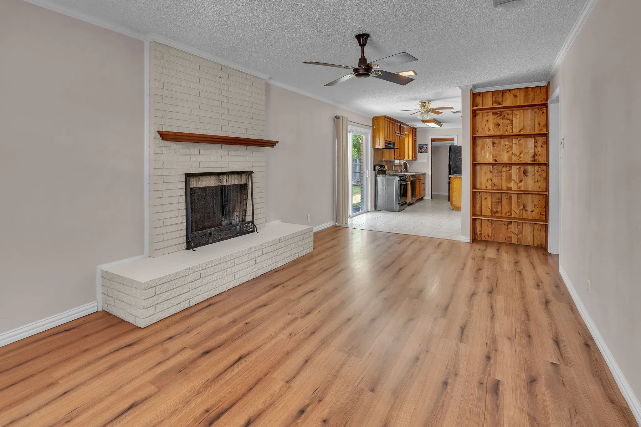 Single Family Residence For Sale in Tarrant County , 5629 Woodway, Fort Worth, Texas 76133, 3 Bedroom, 2 Bathroom, 2 Garage spaces, 1,826 Sqft, built in 1964, mls#21388371, Real Estate Agent in Fort Worth, Homes For Sale in Tarrant county, Homes For Sale in Fort Worth, Realtor in Fort Worth Texas, Real Estate Brokerage Independent Realty Texas, Luminita Cordes Realtor