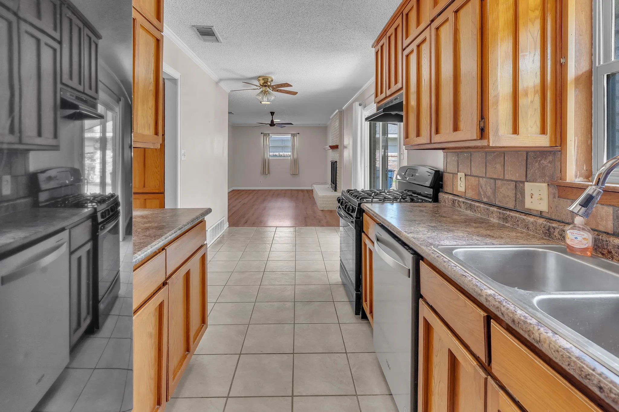 Single Family Residence For Sale in Tarrant County , 5629 Woodway, Fort Worth, Texas 76133, 3 Bedroom, 2 Bathroom, 2 Garage spaces, 1,826 Sqft, built in 1964, mls#21388371, Real Estate Agent in Fort Worth, Homes For Sale in Tarrant county, Homes For Sale in Fort Worth, Realtor in Fort Worth Texas, Real Estate Brokerage Independent Realty Texas, Luminita Cordes Realtor