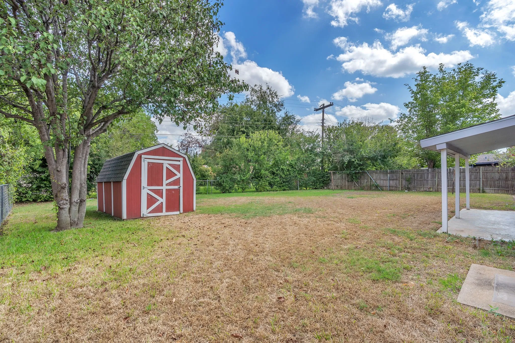 Single Family Residence For Sale in Tarrant County , 5629 Woodway, Fort Worth, Texas 76133, 3 Bedroom, 2 Bathroom, 2 Garage spaces, 1,826 Sqft, built in 1964, mls#21388371, Real Estate Agent in Fort Worth, Homes For Sale in Tarrant county, Homes For Sale in Fort Worth, Realtor in Fort Worth Texas, Real Estate Brokerage Independent Realty Texas, Luminita Cordes Realtor