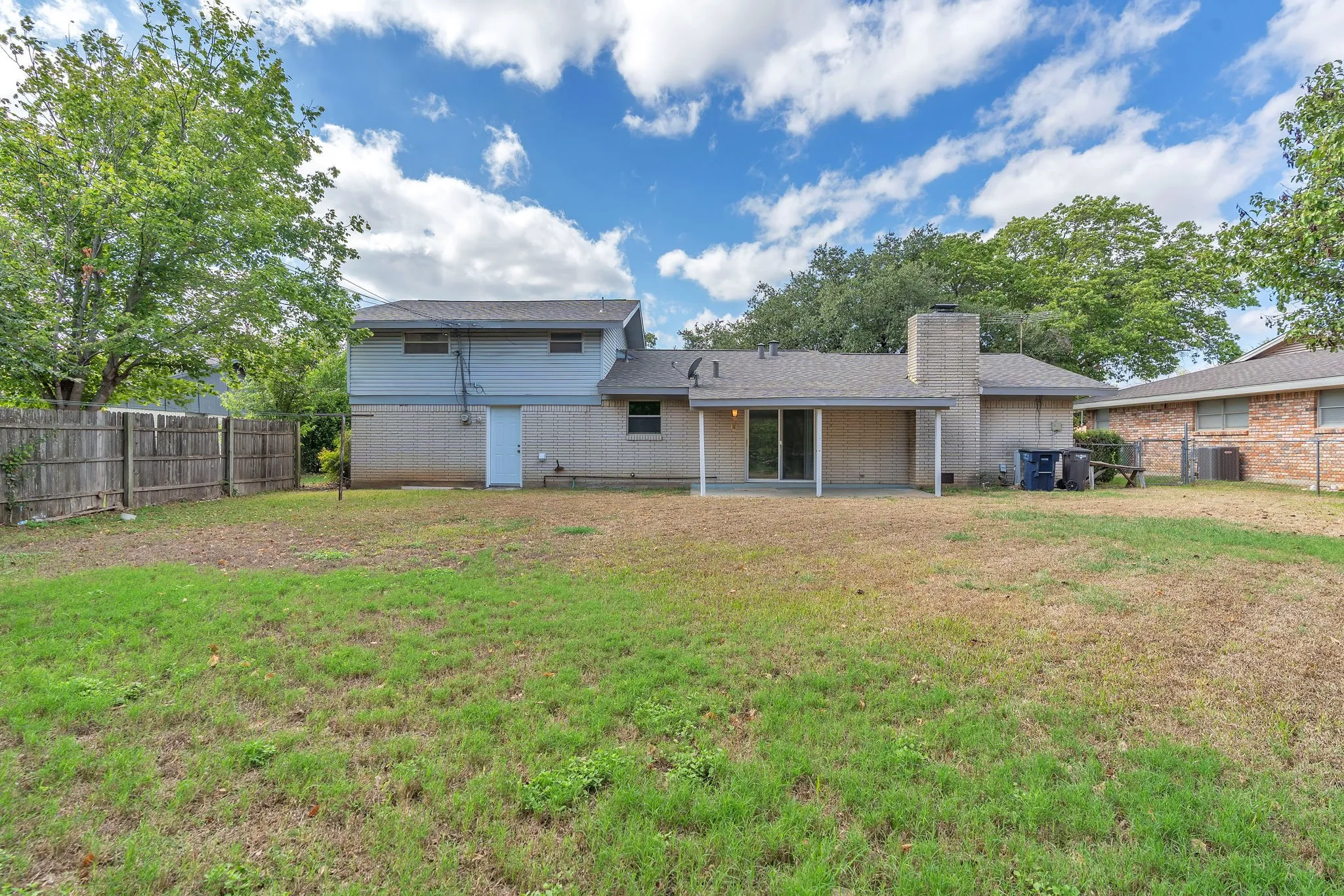 Single Family Residence For Sale in Tarrant County , 5629 Woodway, Fort Worth, Texas 76133, 3 Bedroom, 2 Bathroom, 2 Garage spaces, 1,826 Sqft, built in 1964, mls#21388371, Real Estate Agent in Fort Worth, Homes For Sale in Tarrant county, Homes For Sale in Fort Worth, Realtor in Fort Worth Texas, Real Estate Brokerage Independent Realty Texas, Luminita Cordes Realtor