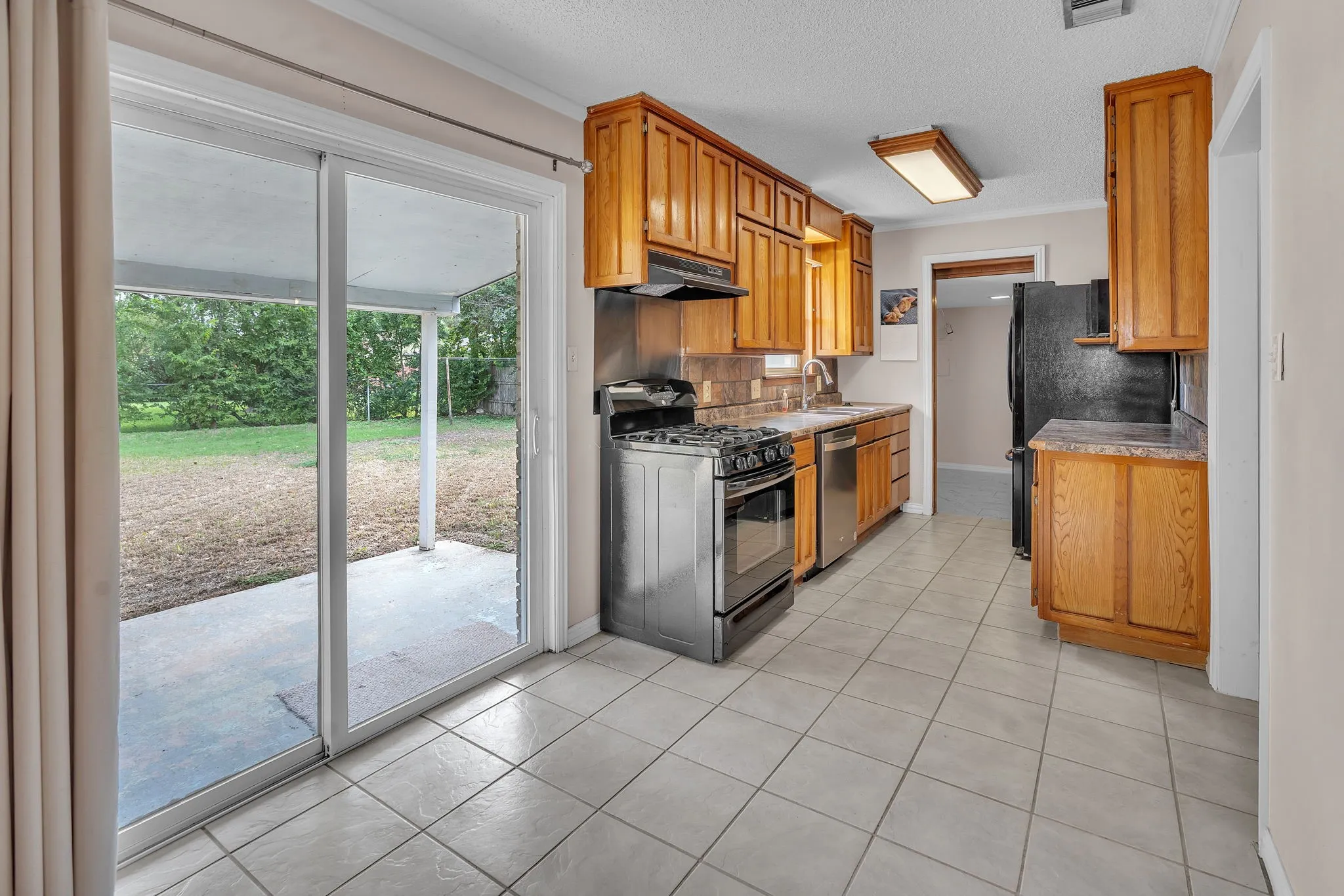 Single Family Residence For Sale in Tarrant County , 5629 Woodway, Fort Worth, Texas 76133, 3 Bedroom, 2 Bathroom, 2 Garage spaces, 1,826 Sqft, built in 1964, mls#21388371, Real Estate Agent in Fort Worth, Homes For Sale in Tarrant county, Homes For Sale in Fort Worth, Realtor in Fort Worth Texas, Real Estate Brokerage Independent Realty Texas, Luminita Cordes Realtor