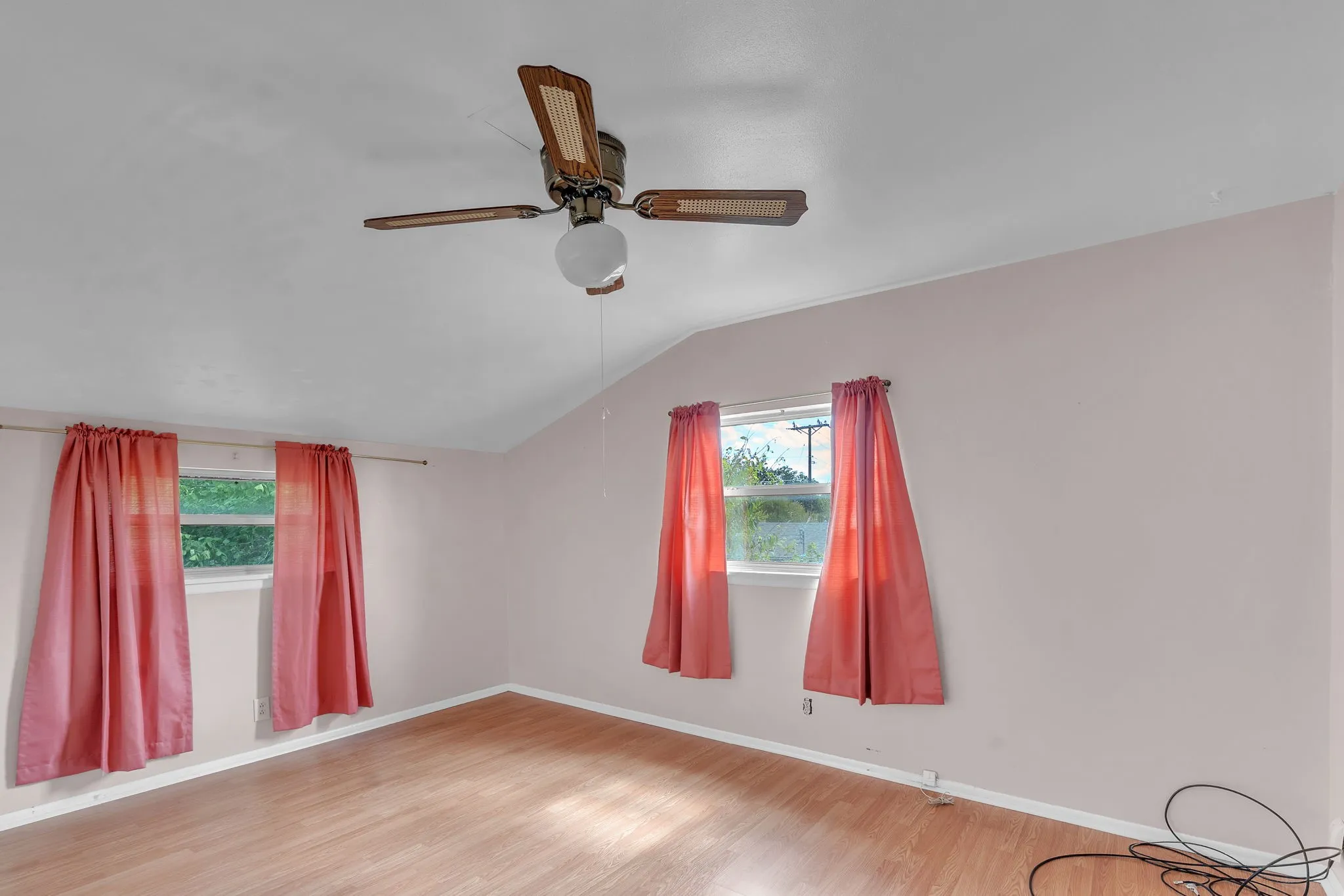Single Family Residence For Sale in Tarrant County , 5629 Woodway, Fort Worth, Texas 76133, 3 Bedroom, 2 Bathroom, 2 Garage spaces, 1,826 Sqft, built in 1964, mls#21388371, Real Estate Agent in Fort Worth, Homes For Sale in Tarrant county, Homes For Sale in Fort Worth, Realtor in Fort Worth Texas, Real Estate Brokerage Independent Realty Texas, Luminita Cordes Realtor