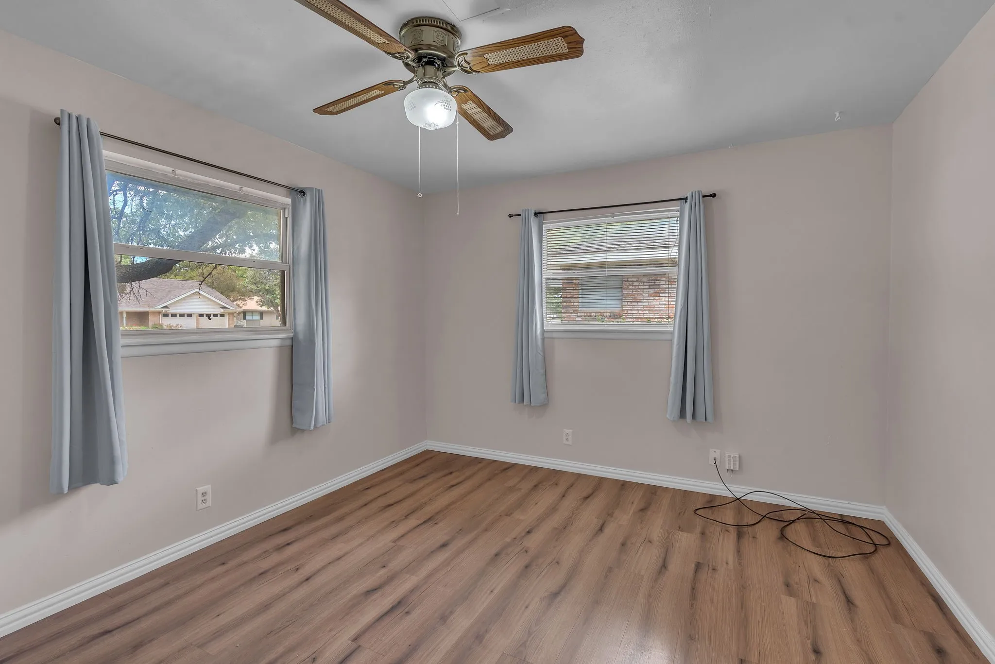 Single Family Residence For Sale in Tarrant County , 5629 Woodway, Fort Worth, Texas 76133, 3 Bedroom, 2 Bathroom, 2 Garage spaces, 1,826 Sqft, built in 1964, mls#21388371, Real Estate Agent in Fort Worth, Homes For Sale in Tarrant county, Homes For Sale in Fort Worth, Realtor in Fort Worth Texas, Real Estate Brokerage Independent Realty Texas, Luminita Cordes Realtor