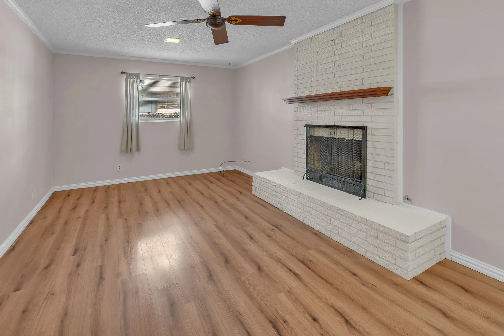 Single Family Residence For Sale in Tarrant County , 5629 Woodway, Fort Worth, Texas 76133, 3 Bedroom, 2 Bathroom, 2 Garage spaces, 1,826 Sqft, built in 1964, mls#21388371, Real Estate Agent in Fort Worth, Homes For Sale in Tarrant county, Homes For Sale in Fort Worth, Realtor in Fort Worth Texas, Real Estate Brokerage Independent Realty Texas, Luminita Cordes Realtor