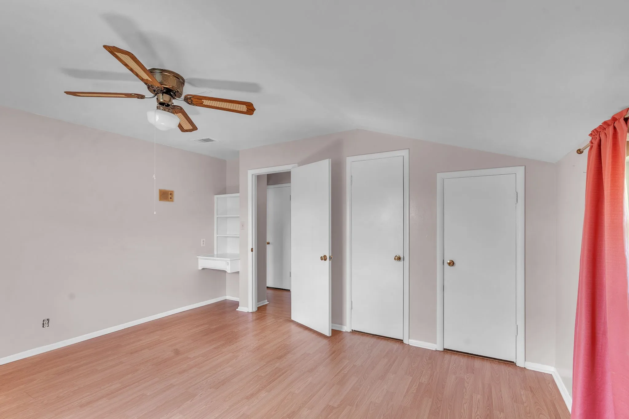 Single Family Residence For Sale in Tarrant County , 5629 Woodway, Fort Worth, Texas 76133, 3 Bedroom, 2 Bathroom, 2 Garage spaces, 1,826 Sqft, built in 1964, mls#21388371, Real Estate Agent in Fort Worth, Homes For Sale in Tarrant county, Homes For Sale in Fort Worth, Realtor in Fort Worth Texas, Real Estate Brokerage Independent Realty Texas, Luminita Cordes Realtor