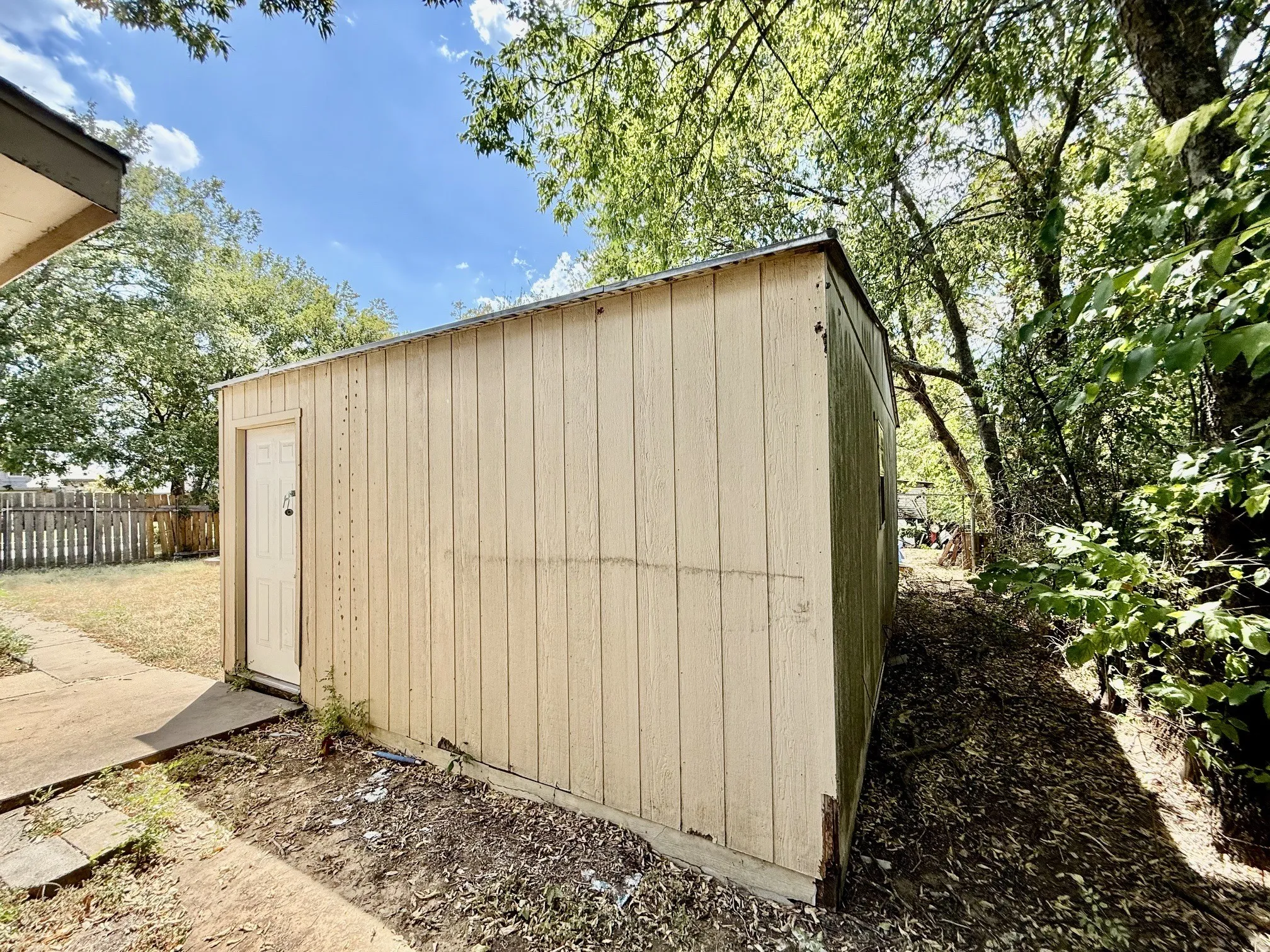 Single Family Residence For Sale in Johnson County , 312 S Mockingbird Lane, Keene, Texas 76059, 3 Bedroom, 3 Bathroom, 1 Garage spaces, 2,153 Sqft, built in 1992, mls#21388370, Real Estate Agent in Keene, Homes For Sale in Johnson county, Homes For Sale in Keene, Realtor in Keene Texas, Real Estate Brokerage Independent Realty Texas, Luminita Cordes Realtor