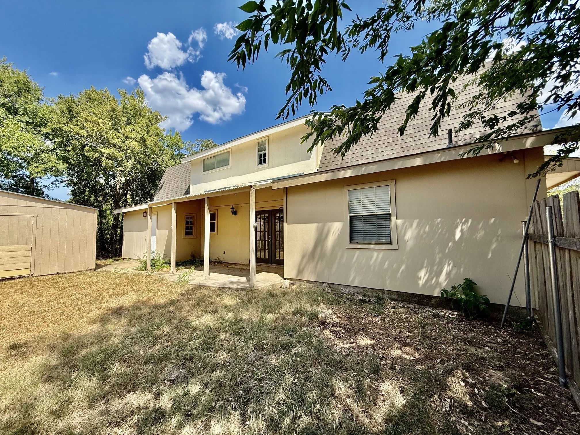 Single Family Residence For Sale in Johnson County , 312 S Mockingbird Lane, Keene, Texas 76059, 3 Bedroom, 3 Bathroom, 1 Garage spaces, 2,153 Sqft, built in 1992, mls#21388370, Real Estate Agent in Keene, Homes For Sale in Johnson county, Homes For Sale in Keene, Realtor in Keene Texas, Real Estate Brokerage Independent Realty Texas, Luminita Cordes Realtor