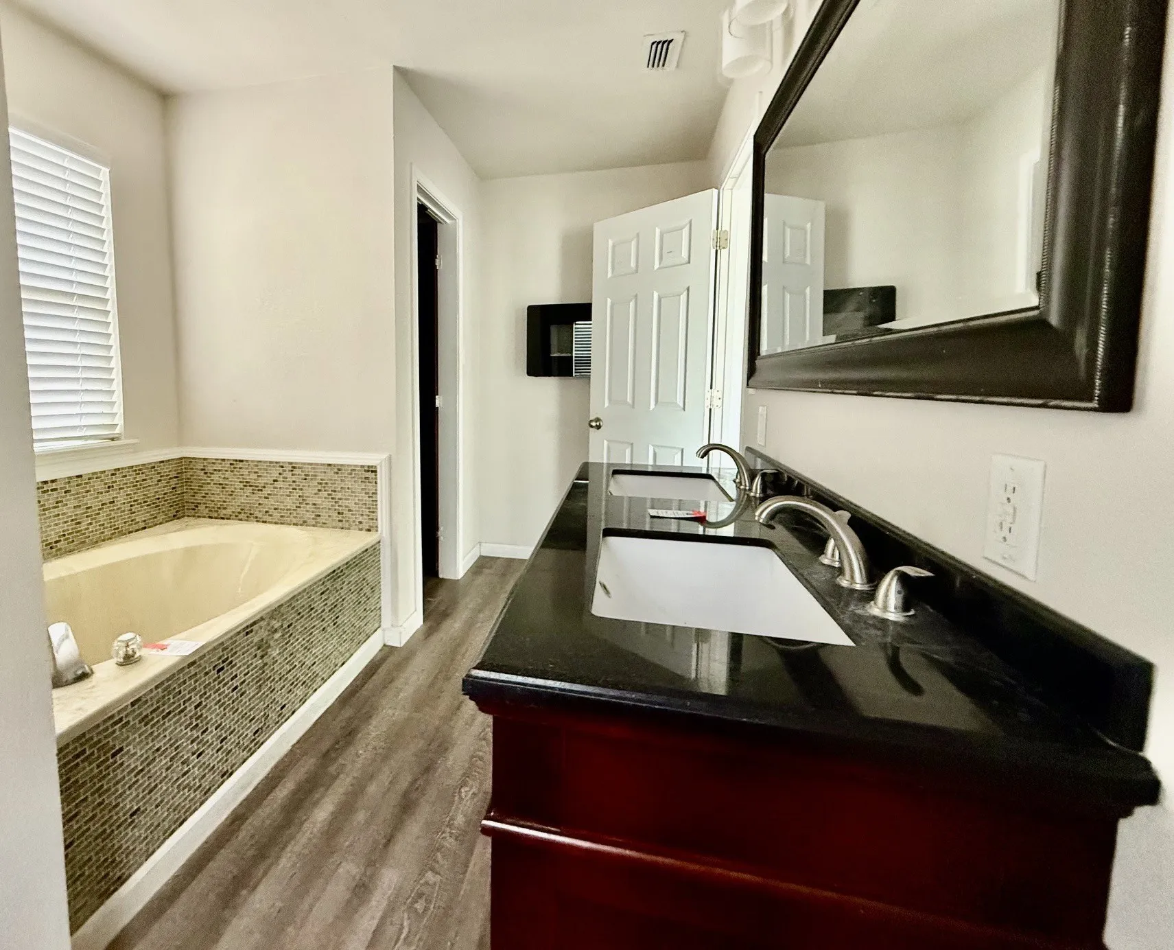 Single Family Residence For Sale in Johnson County , 312 S Mockingbird Lane, Keene, Texas 76059, 3 Bedroom, 3 Bathroom, 1 Garage spaces, 2,153 Sqft, built in 1992, mls#21388370, Real Estate Agent in Keene, Homes For Sale in Johnson county, Homes For Sale in Keene, Realtor in Keene Texas, Real Estate Brokerage Independent Realty Texas, Luminita Cordes Realtor