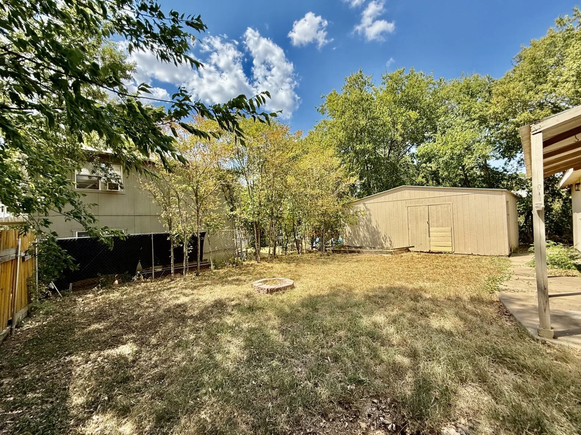 Single Family Residence For Sale in Johnson County , 312 S Mockingbird Lane, Keene, Texas 76059, 3 Bedroom, 3 Bathroom, 1 Garage spaces, 2,153 Sqft, built in 1992, mls#21388370, Real Estate Agent in Keene, Homes For Sale in Johnson county, Homes For Sale in Keene, Realtor in Keene Texas, Real Estate Brokerage Independent Realty Texas, Luminita Cordes Realtor