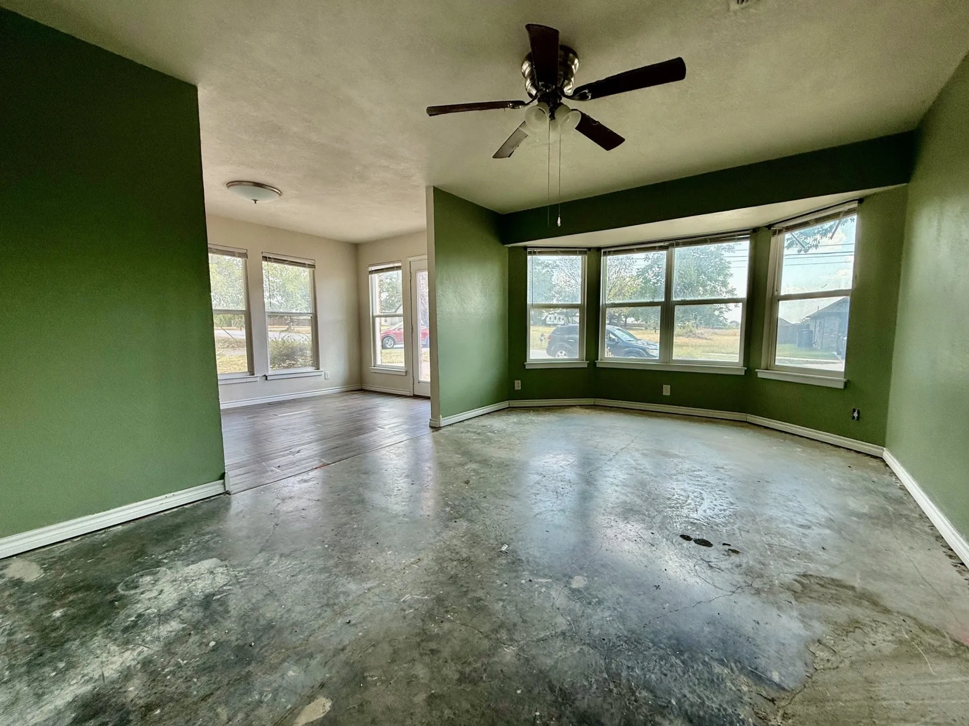 Single Family Residence For Sale in Johnson County , 312 S Mockingbird Lane, Keene, Texas 76059, 3 Bedroom, 3 Bathroom, 1 Garage spaces, 2,153 Sqft, built in 1992, mls#21388370, Real Estate Agent in Keene, Homes For Sale in Johnson county, Homes For Sale in Keene, Realtor in Keene Texas, Real Estate Brokerage Independent Realty Texas, Luminita Cordes Realtor