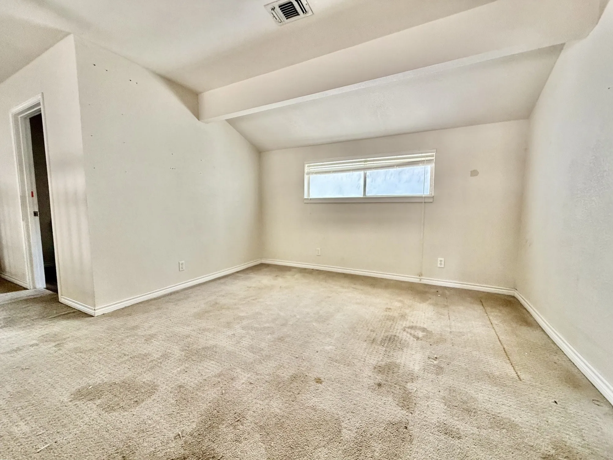 Single Family Residence For Sale in Johnson County , 312 S Mockingbird Lane, Keene, Texas 76059, 3 Bedroom, 3 Bathroom, 1 Garage spaces, 2,153 Sqft, built in 1992, mls#21388370, Real Estate Agent in Keene, Homes For Sale in Johnson county, Homes For Sale in Keene, Realtor in Keene Texas, Real Estate Brokerage Independent Realty Texas, Luminita Cordes Realtor