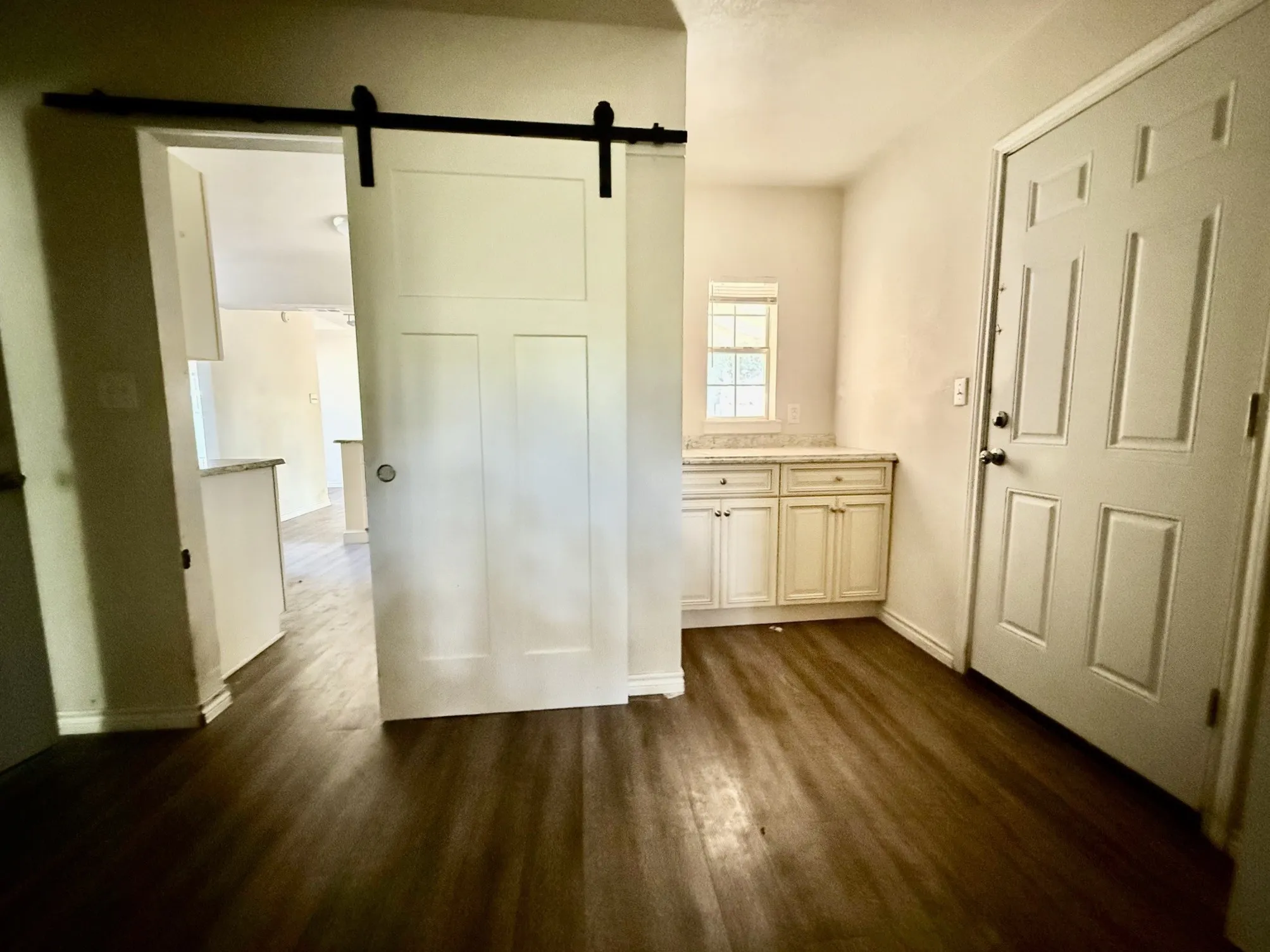Single Family Residence For Sale in Johnson County , 312 S Mockingbird Lane, Keene, Texas 76059, 3 Bedroom, 3 Bathroom, 1 Garage spaces, 2,153 Sqft, built in 1992, mls#21388370, Real Estate Agent in Keene, Homes For Sale in Johnson county, Homes For Sale in Keene, Realtor in Keene Texas, Real Estate Brokerage Independent Realty Texas, Luminita Cordes Realtor