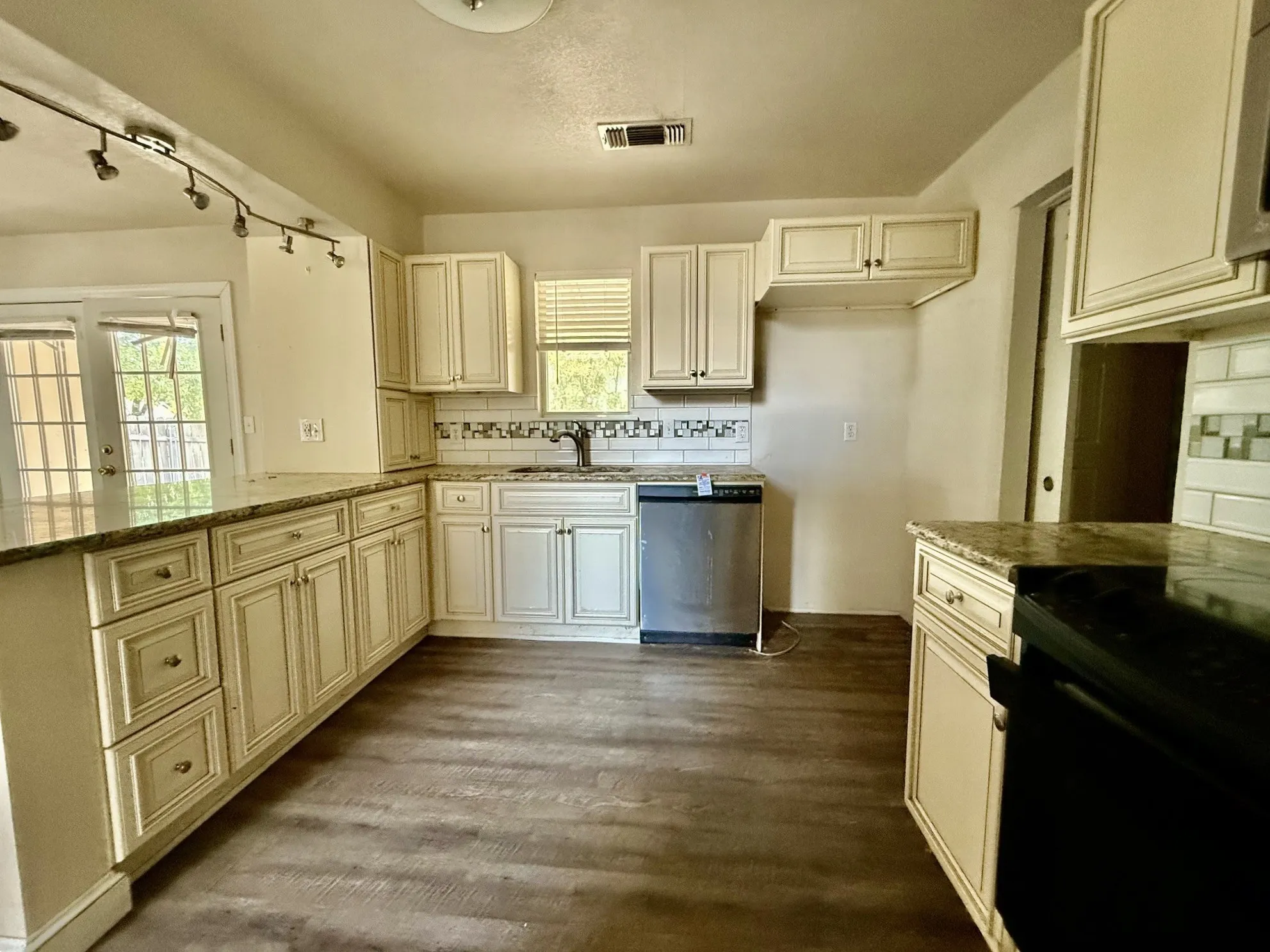 Single Family Residence For Sale in Johnson County , 312 S Mockingbird Lane, Keene, Texas 76059, 3 Bedroom, 3 Bathroom, 1 Garage spaces, 2,153 Sqft, built in 1992, mls#21388370, Real Estate Agent in Keene, Homes For Sale in Johnson county, Homes For Sale in Keene, Realtor in Keene Texas, Real Estate Brokerage Independent Realty Texas, Luminita Cordes Realtor