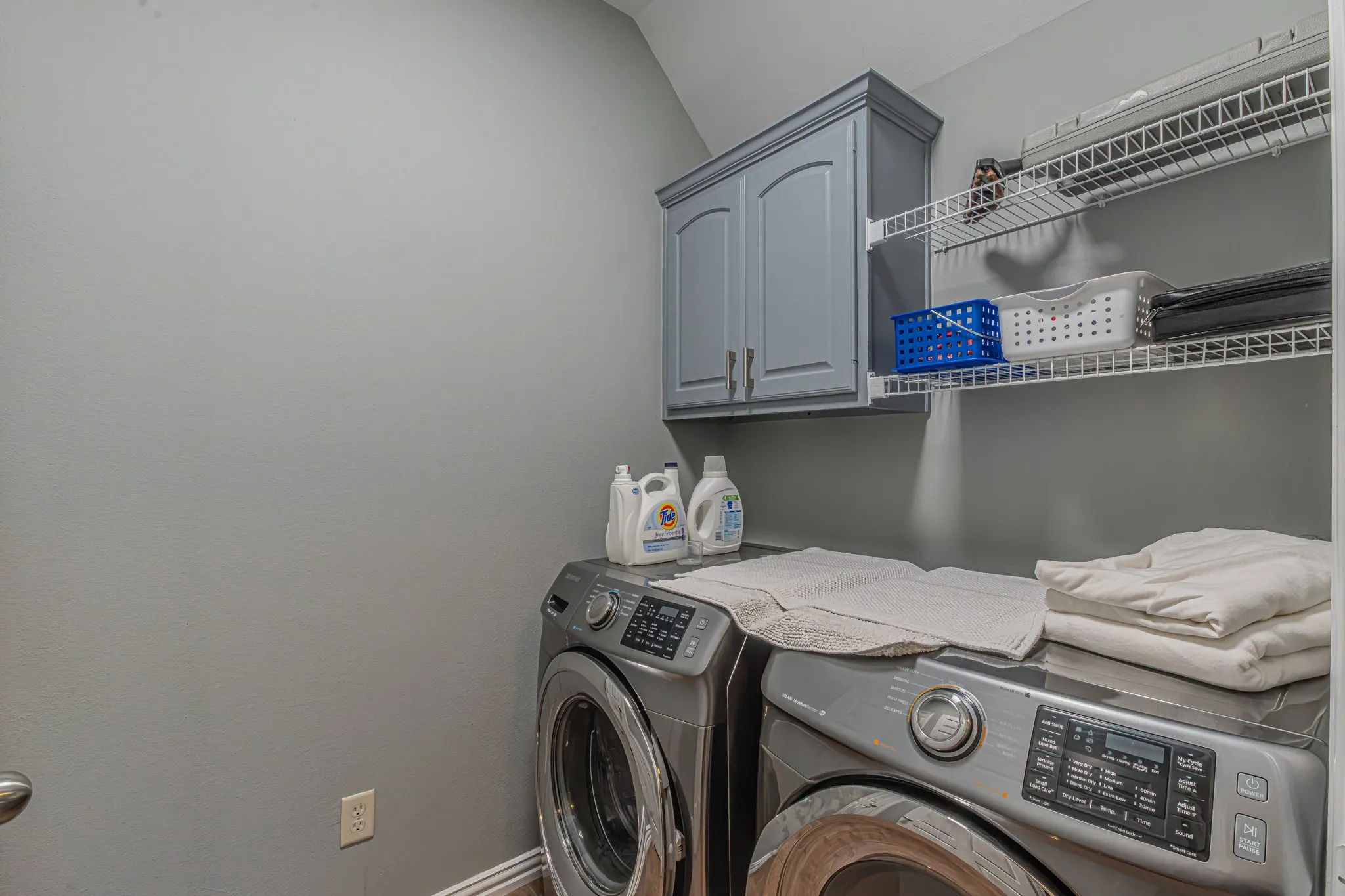 Townhouse For Sale in Wise County , 346 Emma Call Court, Decatur, Texas 76234, 2 Bedroom, 3 Bathroom, 2 Garage spaces, 1,578 Sqft, built in 2008, mls#21386814, Real Estate Agent in Decatur, Homes For Sale in Wise county, Homes For Sale in Decatur, Realtor in Decatur Texas, Real Estate Brokerage Independent Realty Texas, Luminita Cordes Realtor