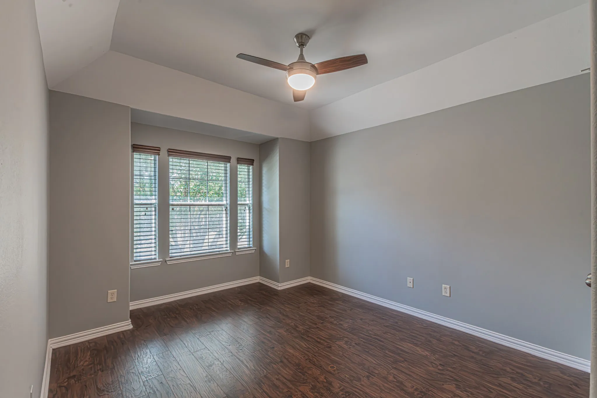 Townhouse For Sale in Wise County , 346 Emma Call Court, Decatur, Texas 76234, 2 Bedroom, 3 Bathroom, 2 Garage spaces, 1,578 Sqft, built in 2008, mls#21386814, Real Estate Agent in Decatur, Homes For Sale in Wise county, Homes For Sale in Decatur, Realtor in Decatur Texas, Real Estate Brokerage Independent Realty Texas, Luminita Cordes Realtor