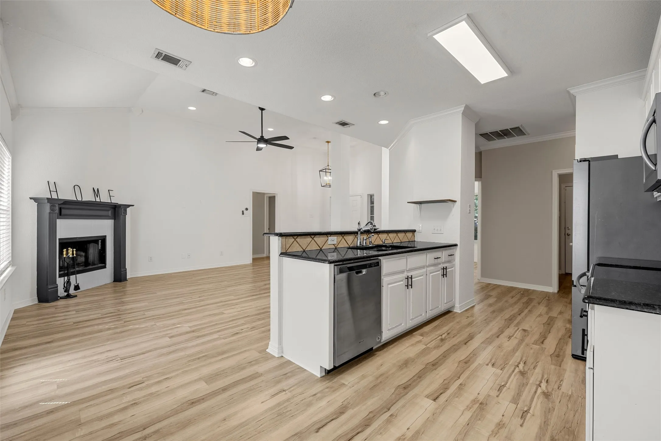 Single Family Residence For Sale in Mc Lennan County , 10100 Seville Court, Waco, Texas 76708, 3 Bedroom, 2 Bathroom, 2 Garage spaces, 1,651 Sqft, built in 2004, mls#21388216, Real Estate Agent in Waco, Homes For Sale in Mc Lennan county, Homes For Sale in Waco, Realtor in Waco Texas, Real Estate Brokerage Independent Realty Texas, Luminita Cordes Realtor