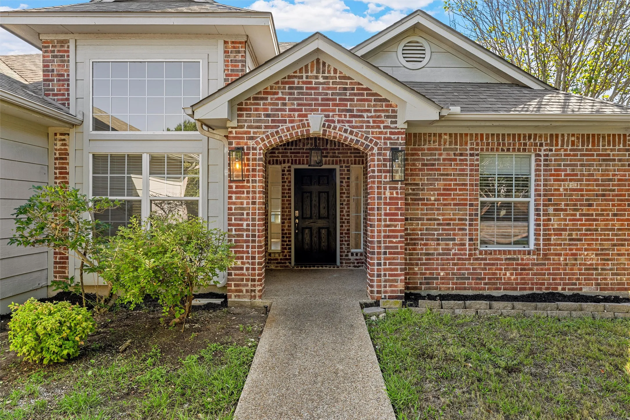 Single Family Residence For Sale in Mc Lennan County , 10100 Seville Court, Waco, Texas 76708, 3 Bedroom, 2 Bathroom, 2 Garage spaces, 1,651 Sqft, built in 2004, mls#21388216, Real Estate Agent in Waco, Homes For Sale in Mc Lennan county, Homes For Sale in Waco, Realtor in Waco Texas, Real Estate Brokerage Independent Realty Texas, Luminita Cordes Realtor