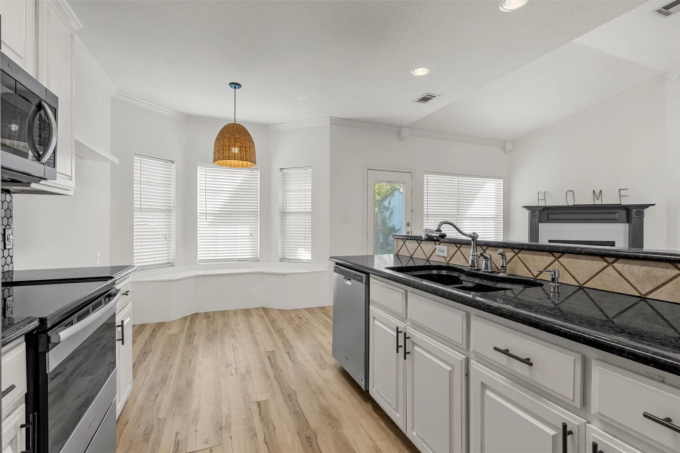 Single Family Residence For Sale in Mc Lennan County , 10100 Seville Court, Waco, Texas 76708, 3 Bedroom, 2 Bathroom, 2 Garage spaces, 1,651 Sqft, built in 2004, mls#21388216, Real Estate Agent in Waco, Homes For Sale in Mc Lennan county, Homes For Sale in Waco, Realtor in Waco Texas, Real Estate Brokerage Independent Realty Texas, Luminita Cordes Realtor