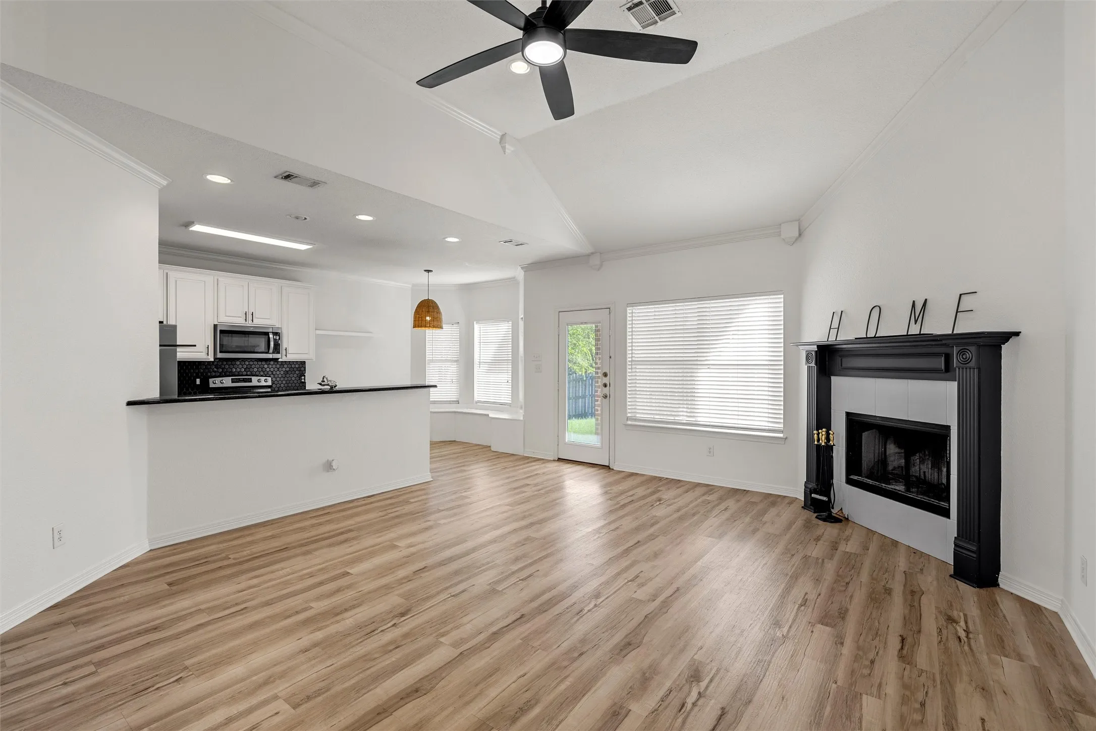 Single Family Residence For Sale in Mc Lennan County , 10100 Seville Court, Waco, Texas 76708, 3 Bedroom, 2 Bathroom, 2 Garage spaces, 1,651 Sqft, built in 2004, mls#21388216, Real Estate Agent in Waco, Homes For Sale in Mc Lennan county, Homes For Sale in Waco, Realtor in Waco Texas, Real Estate Brokerage Independent Realty Texas, Luminita Cordes Realtor