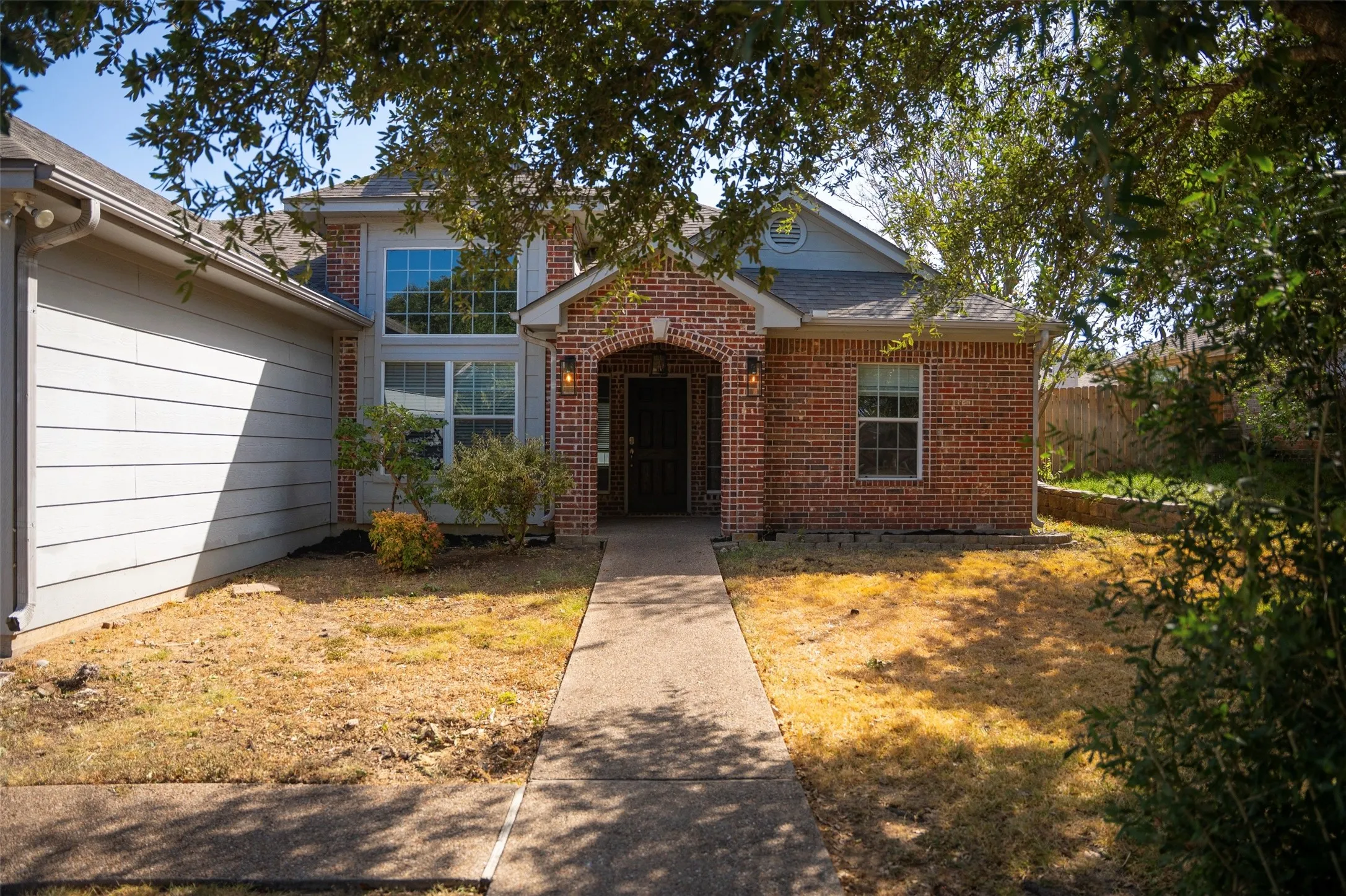 Single Family Residence For Sale in Mc Lennan County , 10100 Seville Court, Waco, Texas 76708, 3 Bedroom, 2 Bathroom, 2 Garage spaces, 1,651 Sqft, built in 2004, mls#21388216, Real Estate Agent in Waco, Homes For Sale in Mc Lennan county, Homes For Sale in Waco, Realtor in Waco Texas, Real Estate Brokerage Independent Realty Texas, Luminita Cordes Realtor