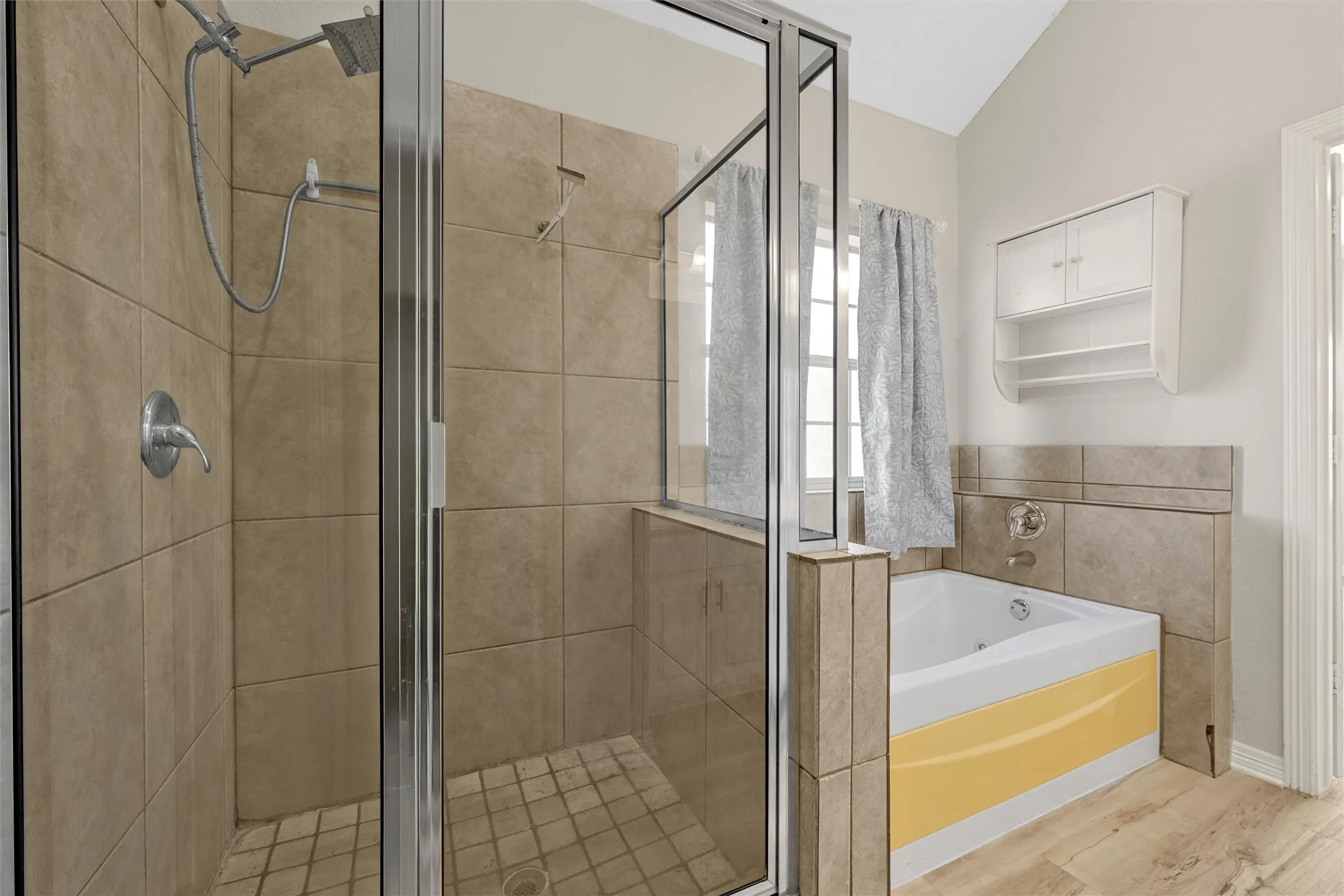 Single Family Residence For Sale in Mc Lennan County , 10100 Seville Court, Waco, Texas 76708, 3 Bedroom, 2 Bathroom, 2 Garage spaces, 1,651 Sqft, built in 2004, mls#21388216, Real Estate Agent in Waco, Homes For Sale in Mc Lennan county, Homes For Sale in Waco, Realtor in Waco Texas, Real Estate Brokerage Independent Realty Texas, Luminita Cordes Realtor