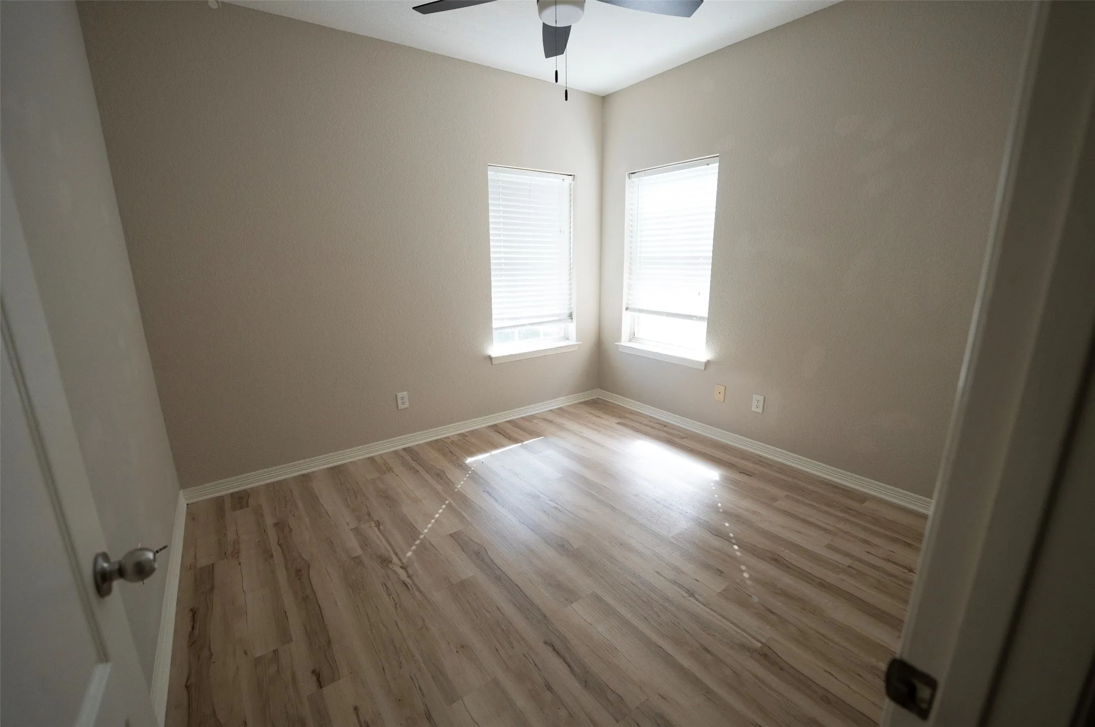 Single Family Residence For Sale in Mc Lennan County , 10100 Seville Court, Waco, Texas 76708, 3 Bedroom, 2 Bathroom, 2 Garage spaces, 1,651 Sqft, built in 2004, mls#21388216, Real Estate Agent in Waco, Homes For Sale in Mc Lennan county, Homes For Sale in Waco, Realtor in Waco Texas, Real Estate Brokerage Independent Realty Texas, Luminita Cordes Realtor