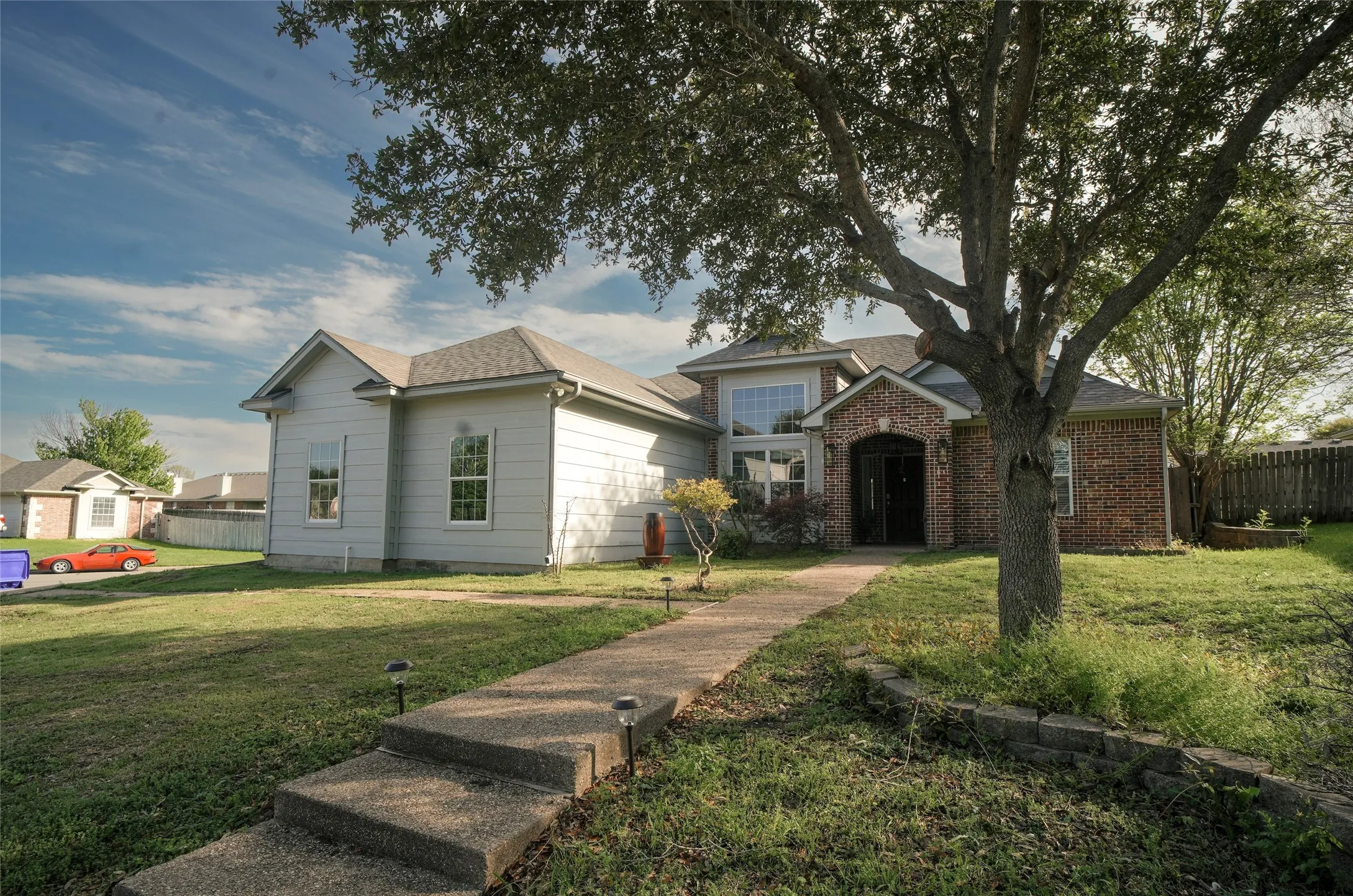 Single Family Residence For Sale in Mc Lennan County , 10100 Seville Court, Waco, Texas 76708, 3 Bedroom, 2 Bathroom, 2 Garage spaces, 1,651 Sqft, built in 2004, mls#21388216, Real Estate Agent in Waco, Homes For Sale in Mc Lennan county, Homes For Sale in Waco, Realtor in Waco Texas, Real Estate Brokerage Independent Realty Texas, Luminita Cordes Realtor