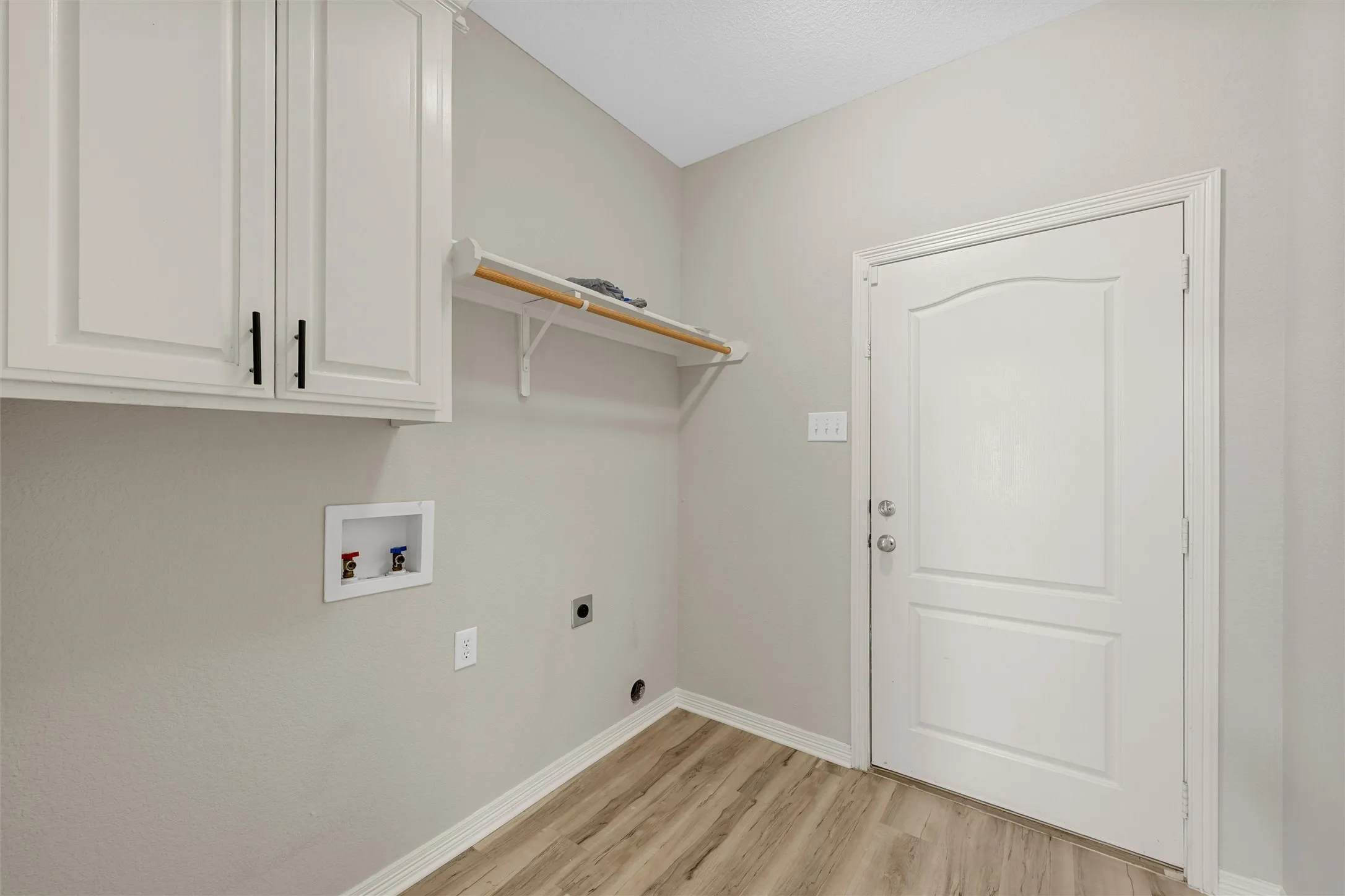 Single Family Residence For Sale in Mc Lennan County , 10100 Seville Court, Waco, Texas 76708, 3 Bedroom, 2 Bathroom, 2 Garage spaces, 1,651 Sqft, built in 2004, mls#21388216, Real Estate Agent in Waco, Homes For Sale in Mc Lennan county, Homes For Sale in Waco, Realtor in Waco Texas, Real Estate Brokerage Independent Realty Texas, Luminita Cordes Realtor