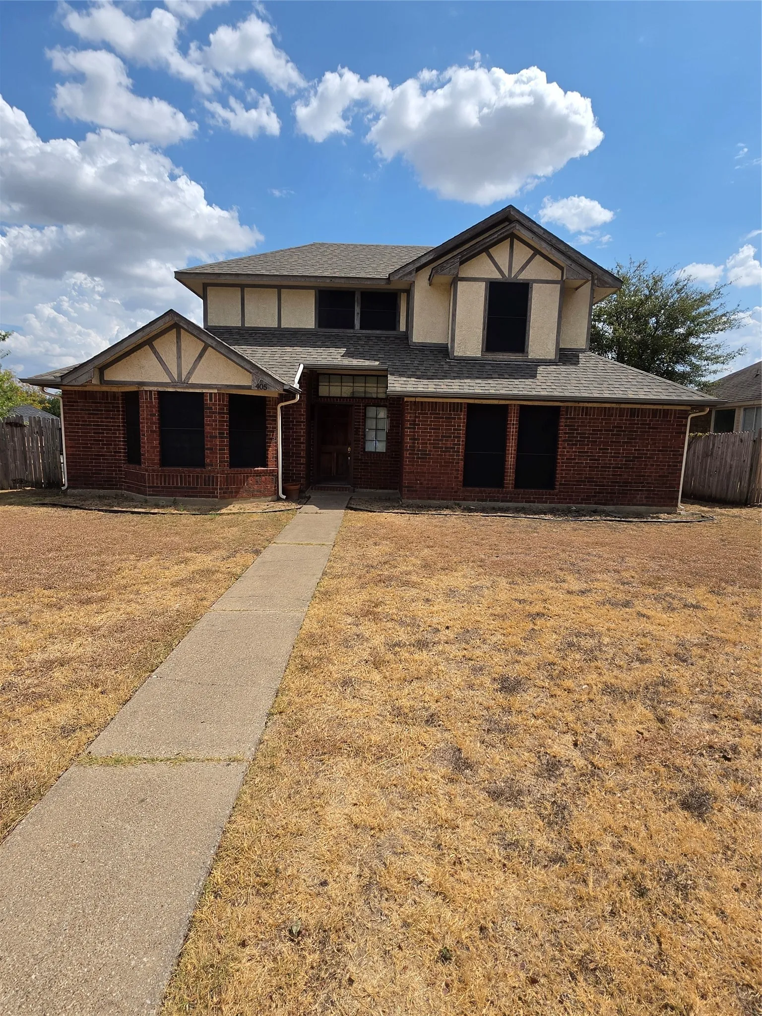 Single Family Residence For Sale in Dallas County , 405 Raintree Circle, De Soto, Texas 75115, 1 Bedroom, 3 Bathroom, 2 Garage spaces, 1,841 Sqft, built in 1986, mls#21378755, Real Estate Agent in De Soto, Homes For Sale in Dallas county, Homes For Sale in De Soto, Realtor in De Soto Texas, Real Estate Brokerage Independent Realty Texas, Luminita Cordes Realtor